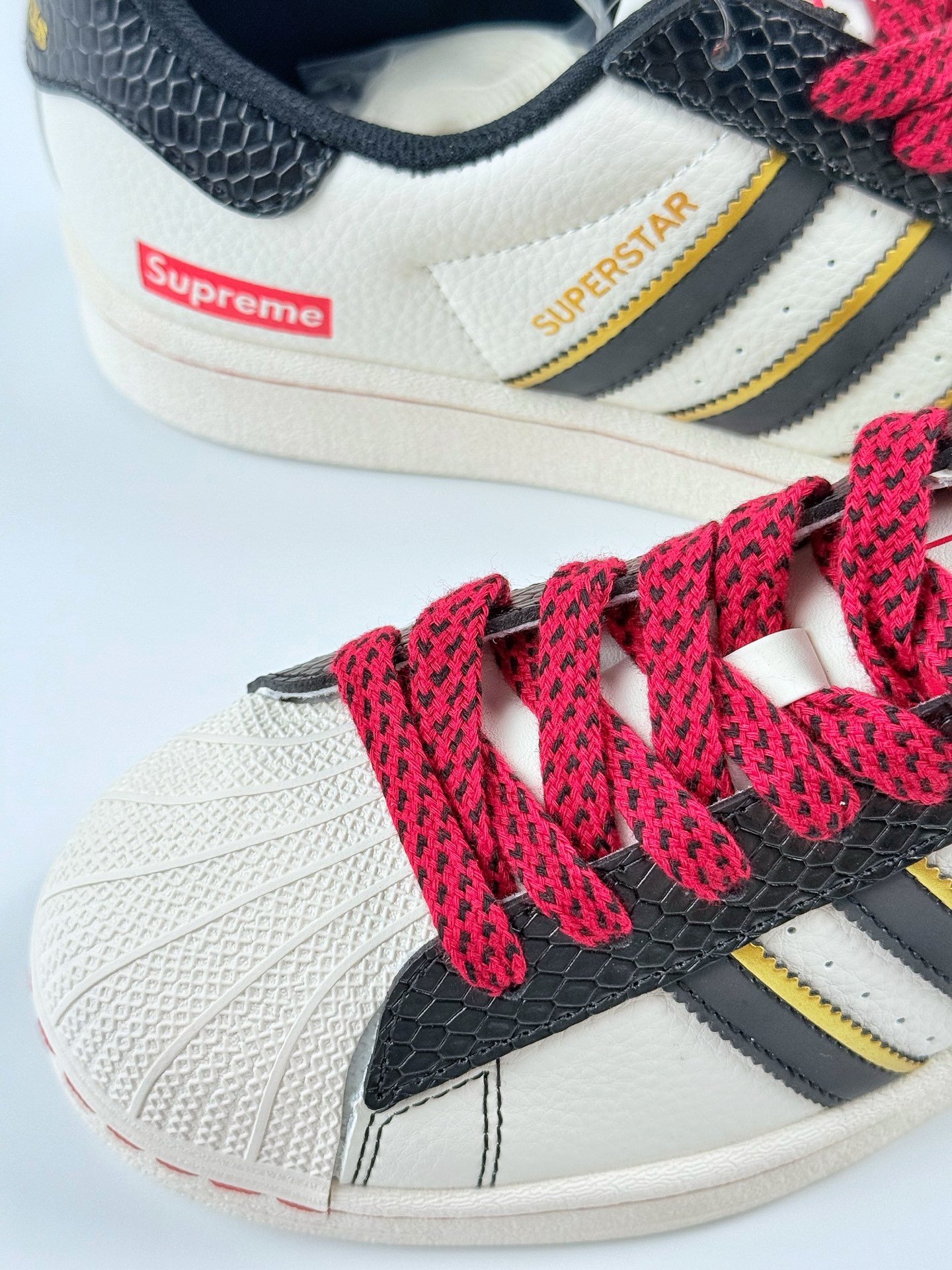 AD Originals Superstar x Supreme 白黑红满天星 BZ2524