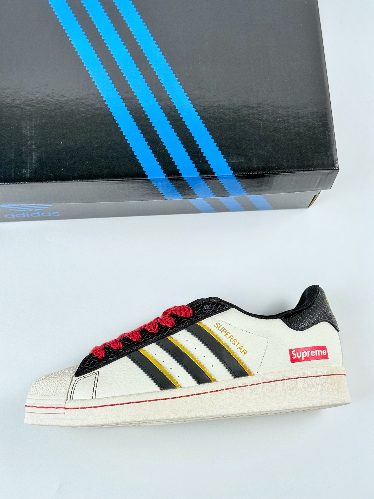 AD Originals Superstar x Supreme 白黑红满天星 BZ2524