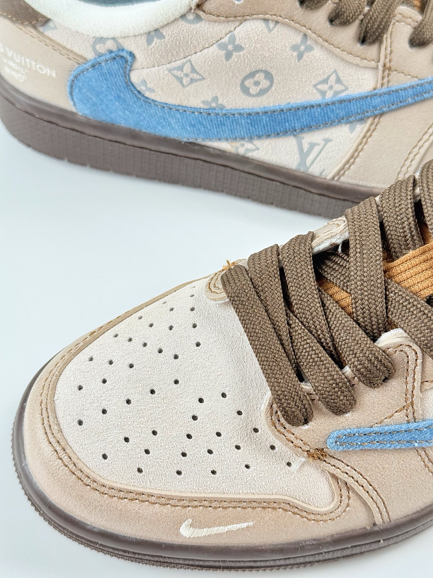 Travis Scott x Nike Air Jordan 1 Low x Louis Vuitton Air Jordan 1 Low 反转棕蓝倒钩 CH6336-022
