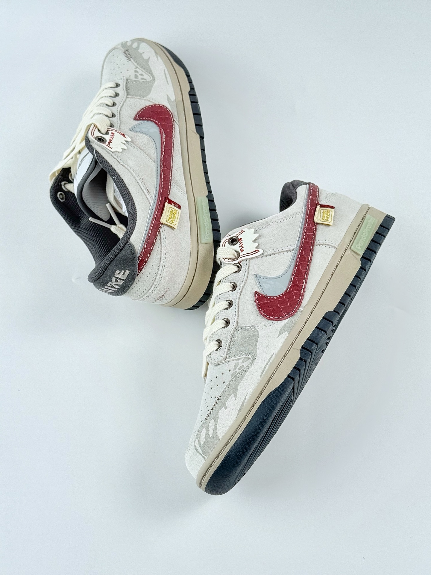 Nike SB Dunk Low ”Double Swoosh” 熊猫恶作剧 CNY蛇年 HV1800-101