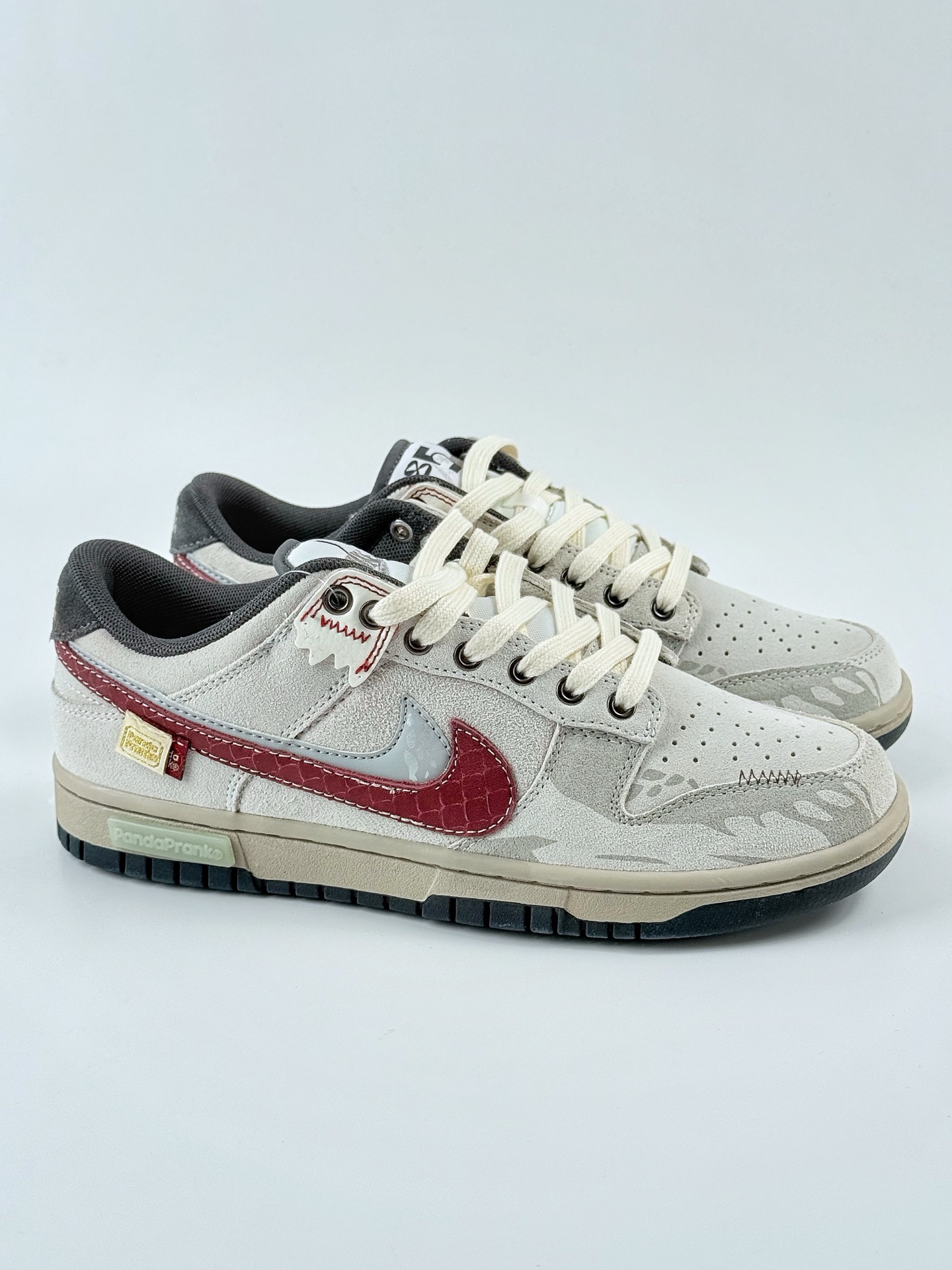 Nike SB Dunk Low ”Double Swoosh” 熊猫恶作剧 CNY蛇年 HV1800-101