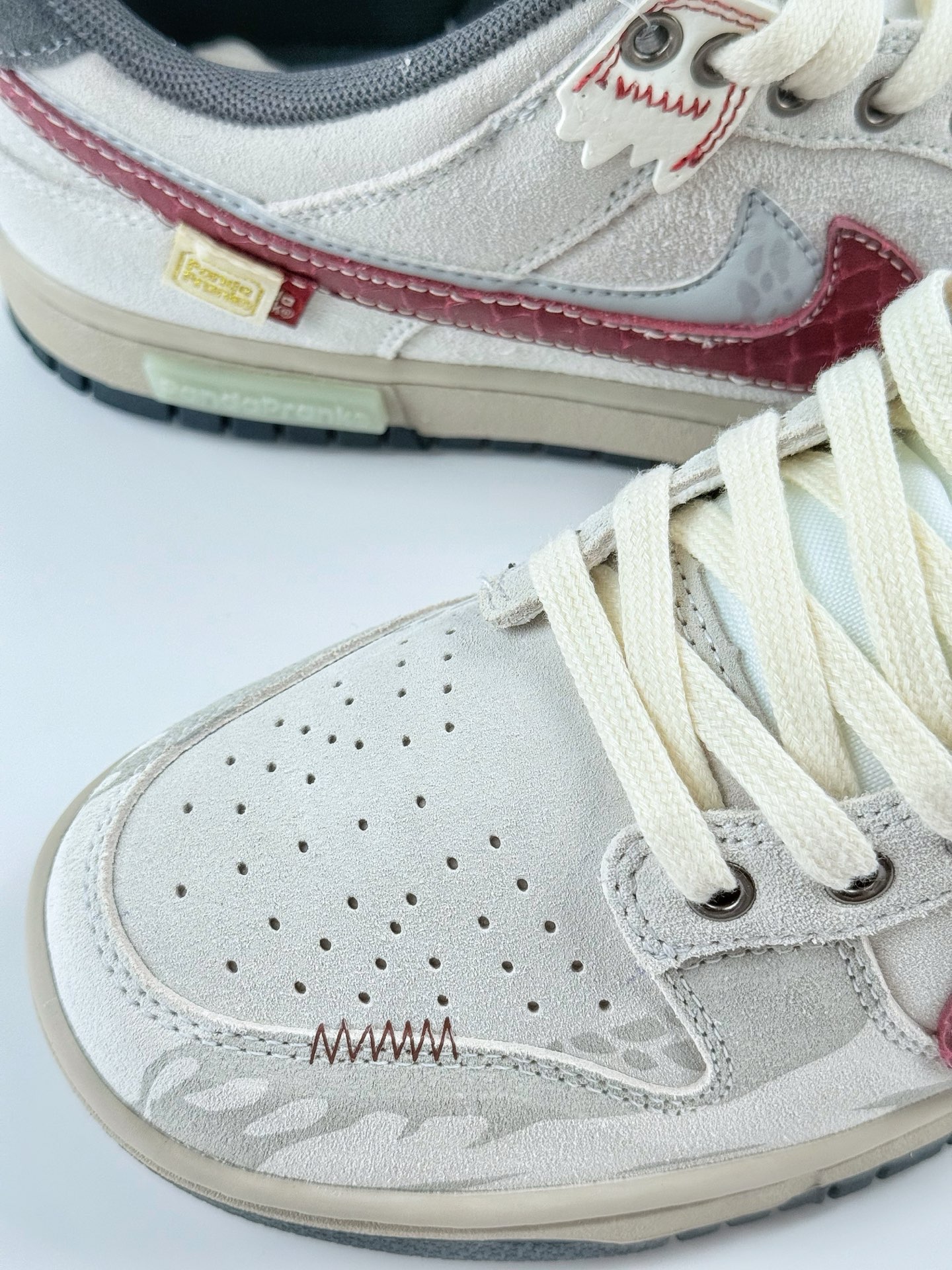 Nike SB Dunk Low ”Double Swoosh” 熊猫恶作剧 CNY蛇年 HV1800-101
