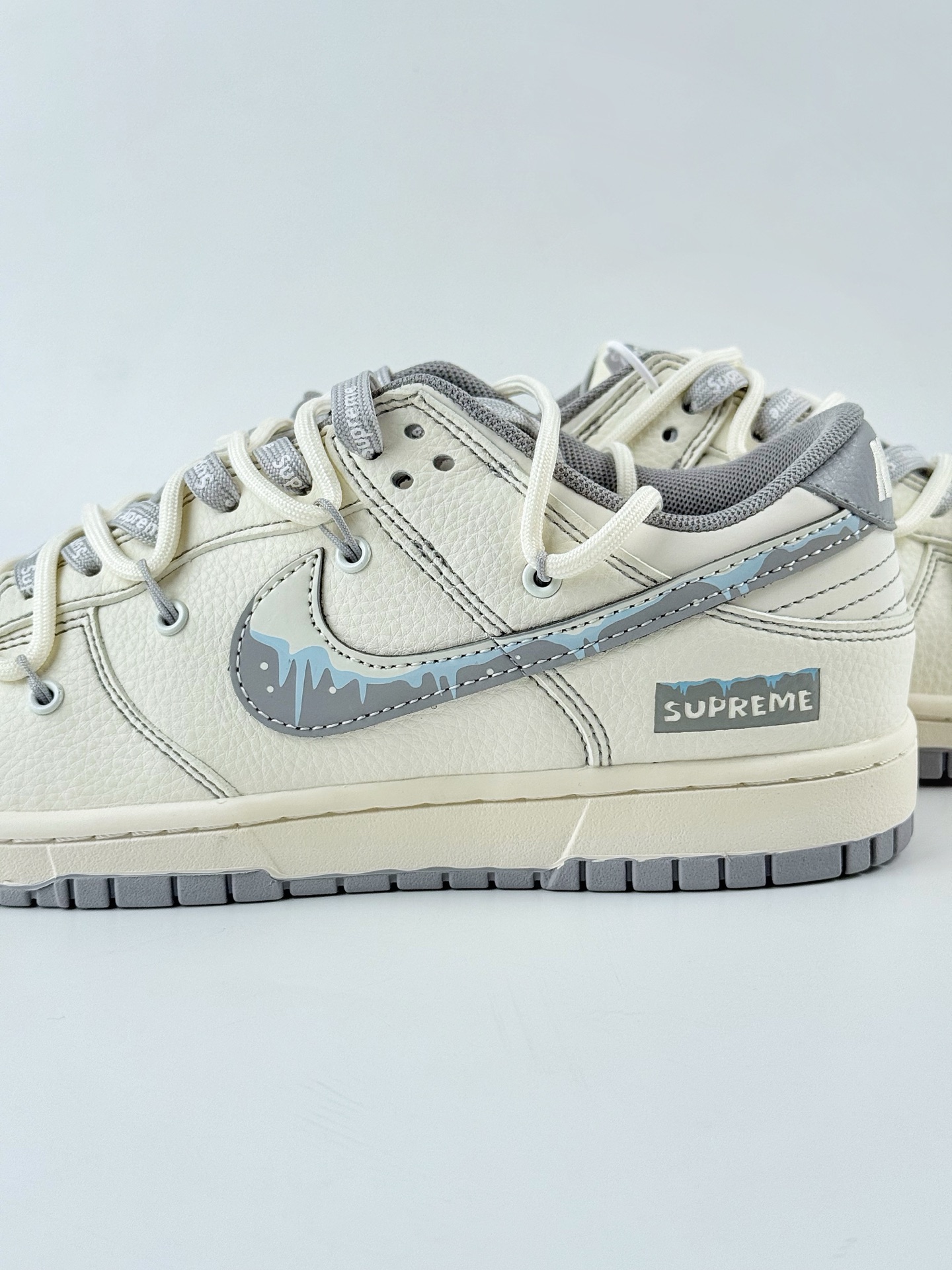 Nike SB Dunk Low x Supreme 白灰小钩绑带 DM6868-080