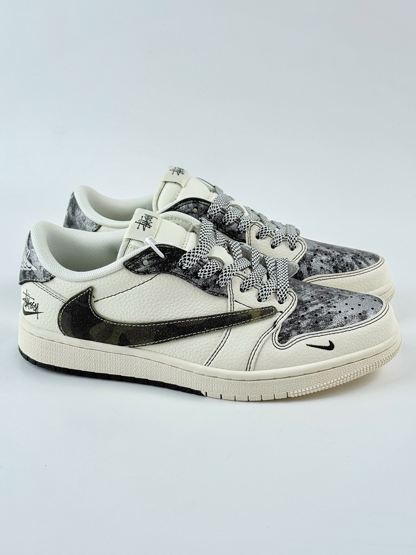 Travis Scott x Nike Air Jordan 1 Low x Stussy Air Jordan 1 Low 反转白黑小钩满天星倒钩 XS7089-548