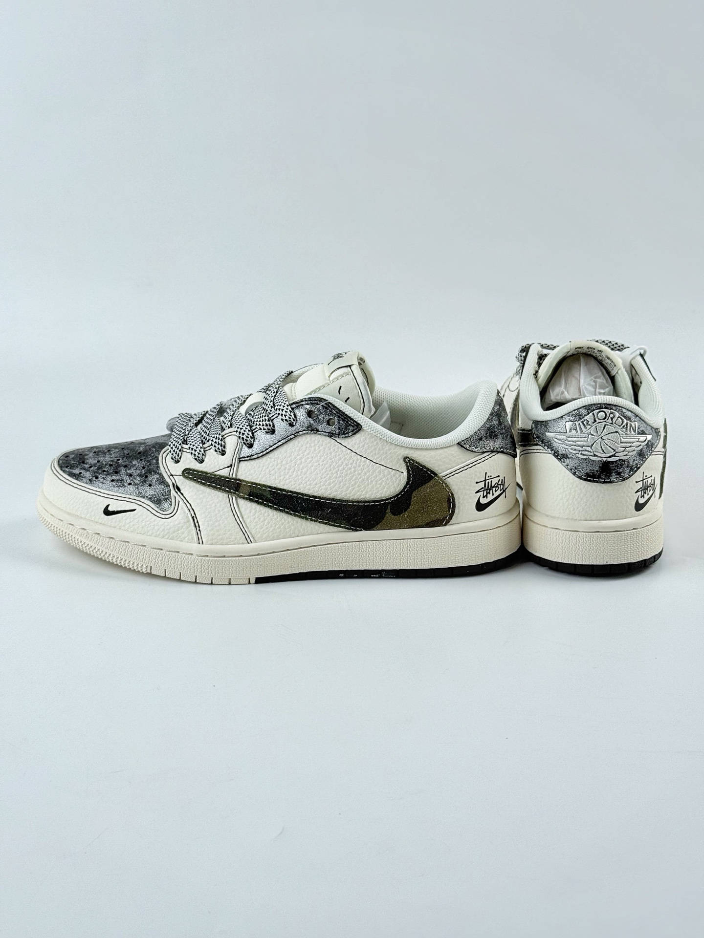 Travis Scott x Nike Air Jordan 1 Low x Stussy Air Jordan 1 Low 反转白黑小钩满天星倒钩 XS7089-548