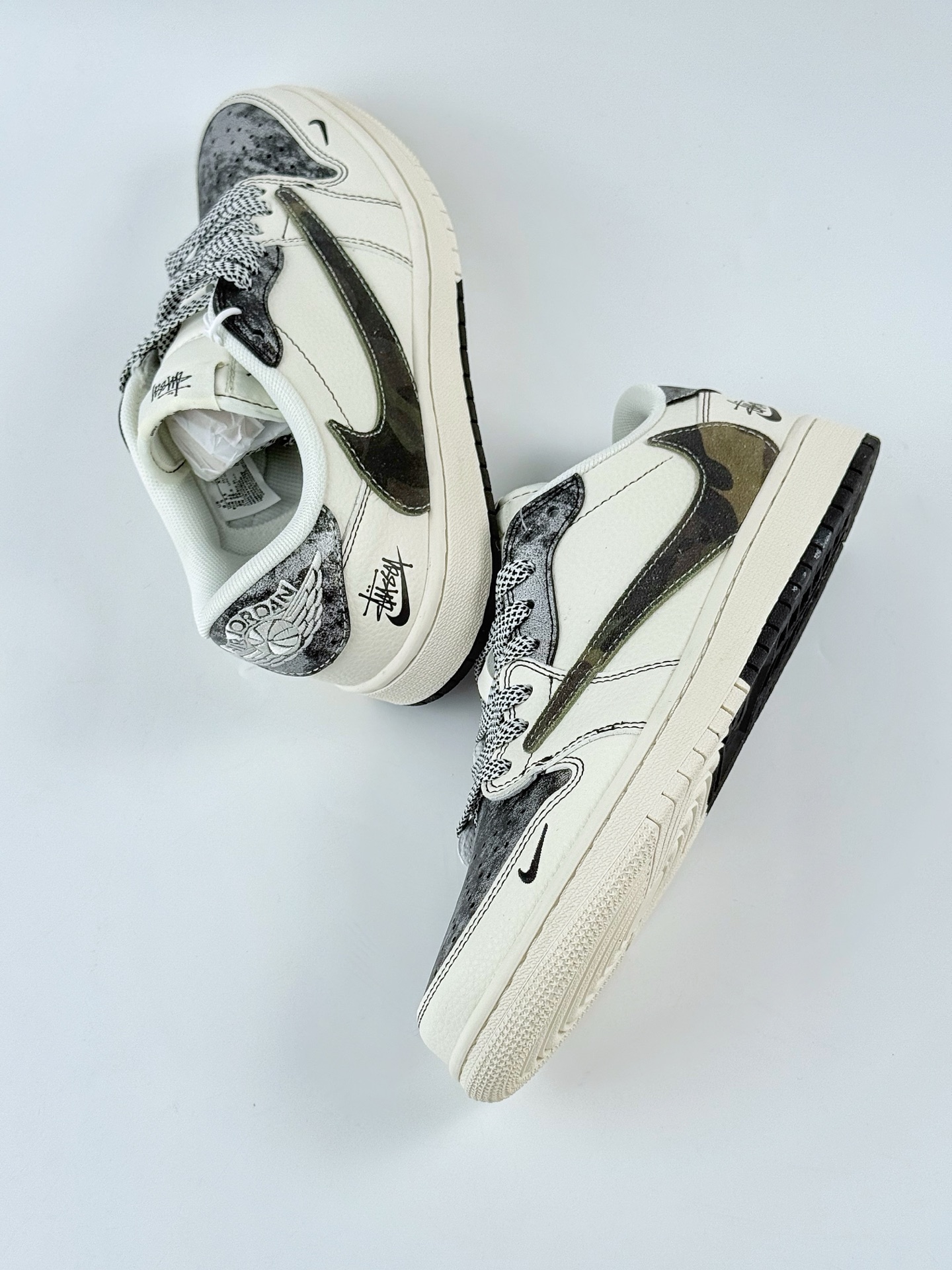 Travis Scott x Nike Air Jordan 1 Low x Stussy Air Jordan 1 Low 反转白黑小钩满天星倒钩 XS7089-548