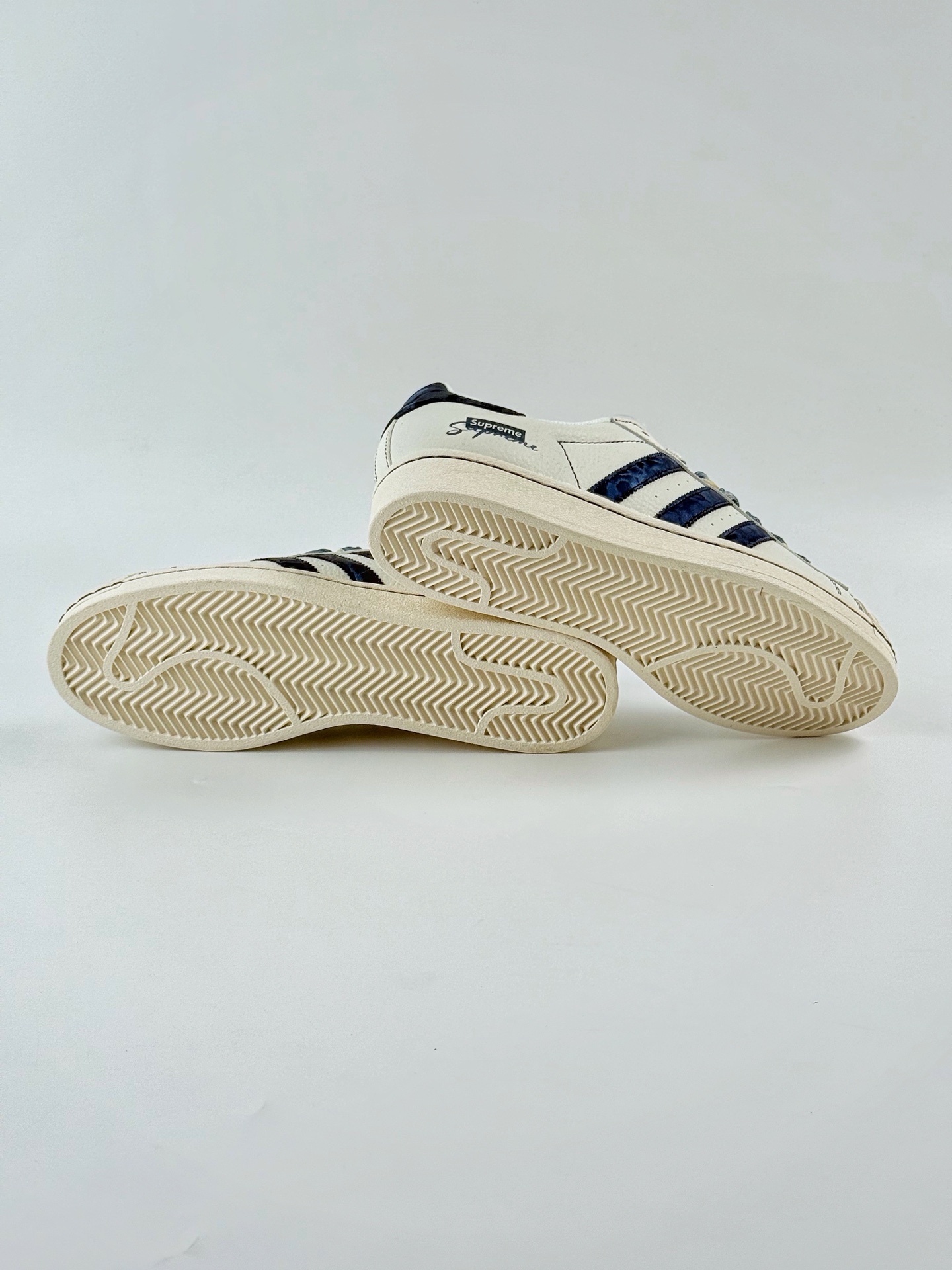AD Originals Superstar x Supreme 白蓝 HS3069