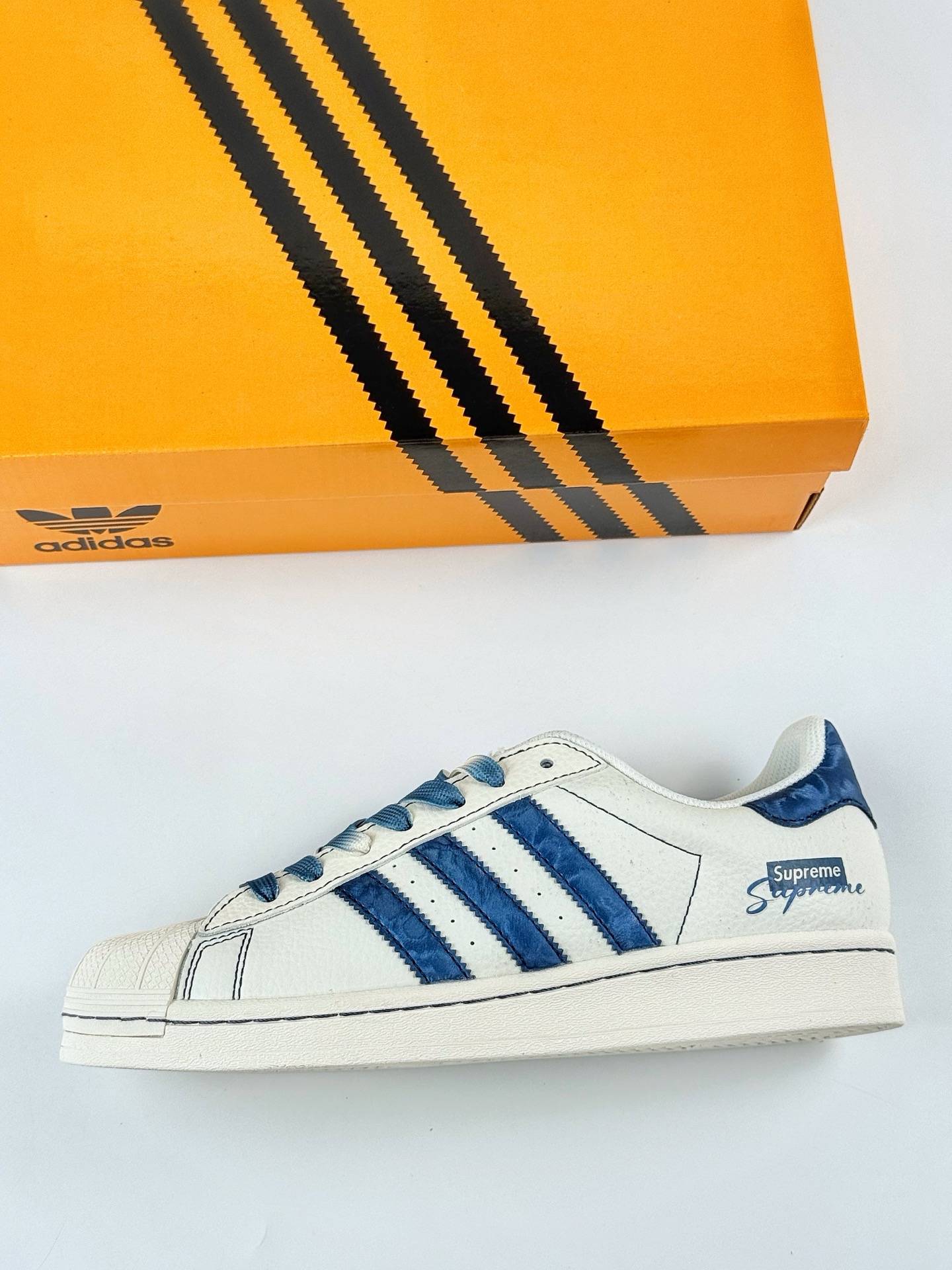 AD Originals Superstar x Supreme 白蓝 HS3069