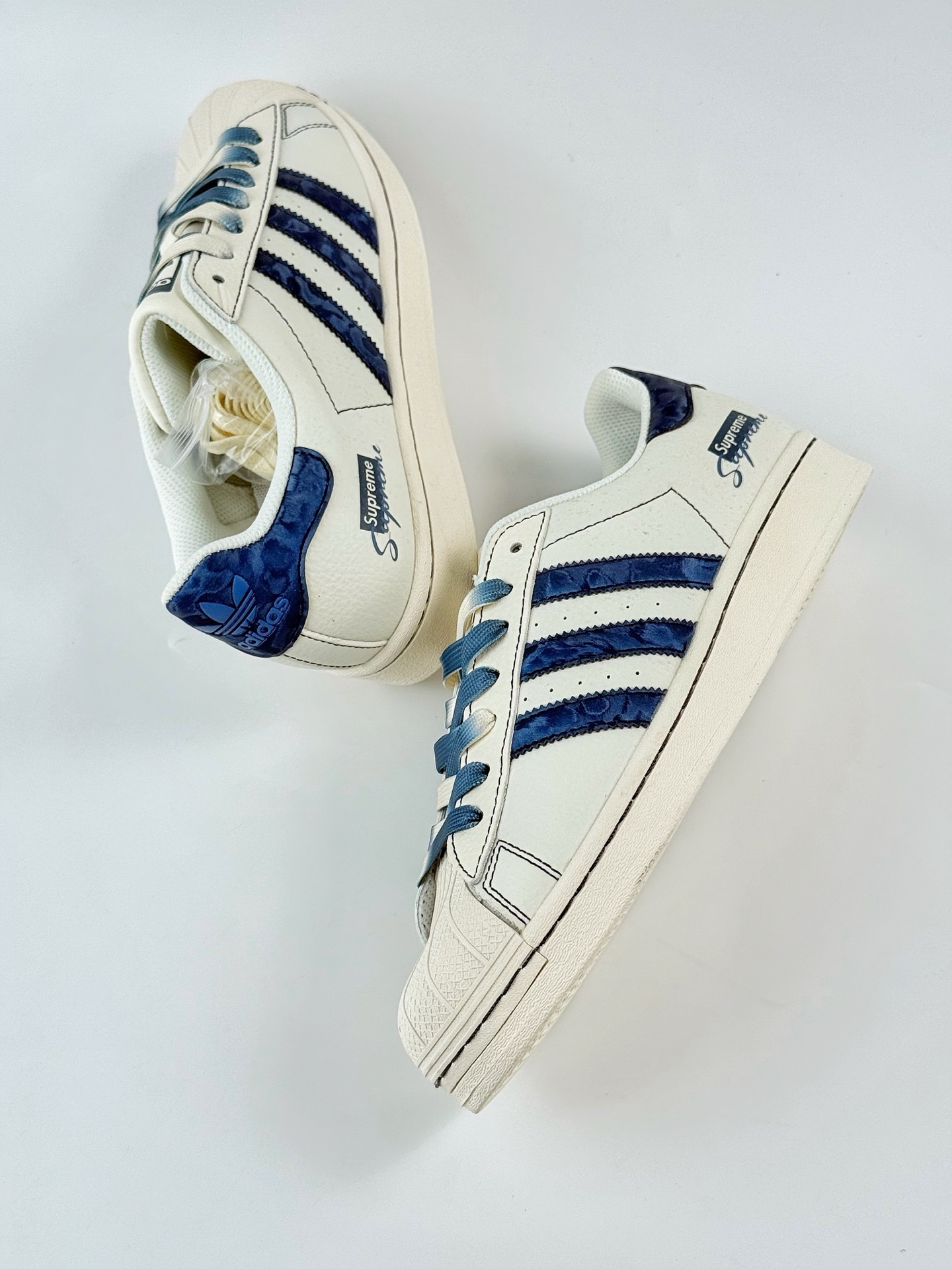 AD Originals Superstar x Supreme 白蓝 HS3069