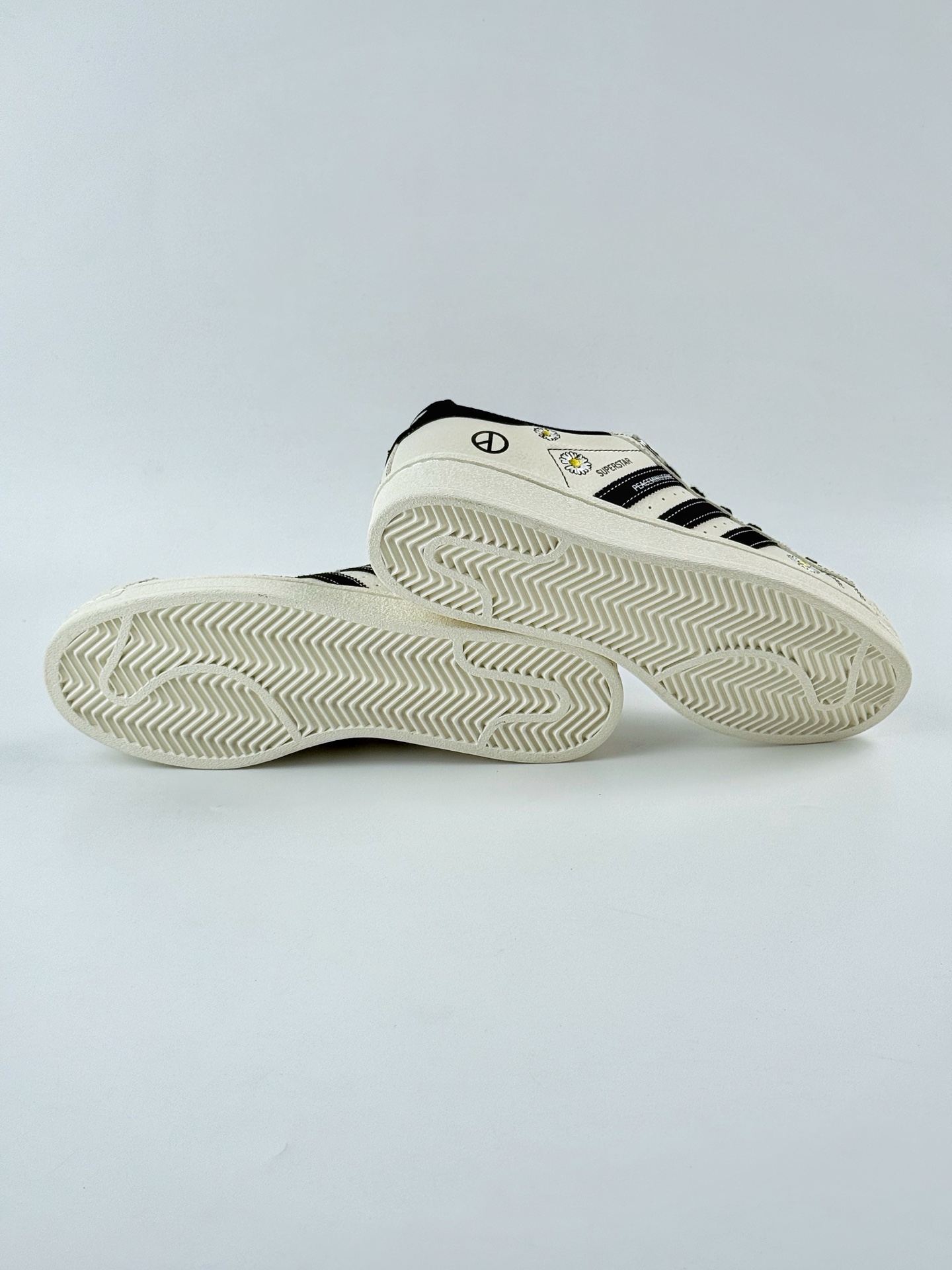 AD Originals Superstar x Peaceminusone 白黑小雏菊 XG0001