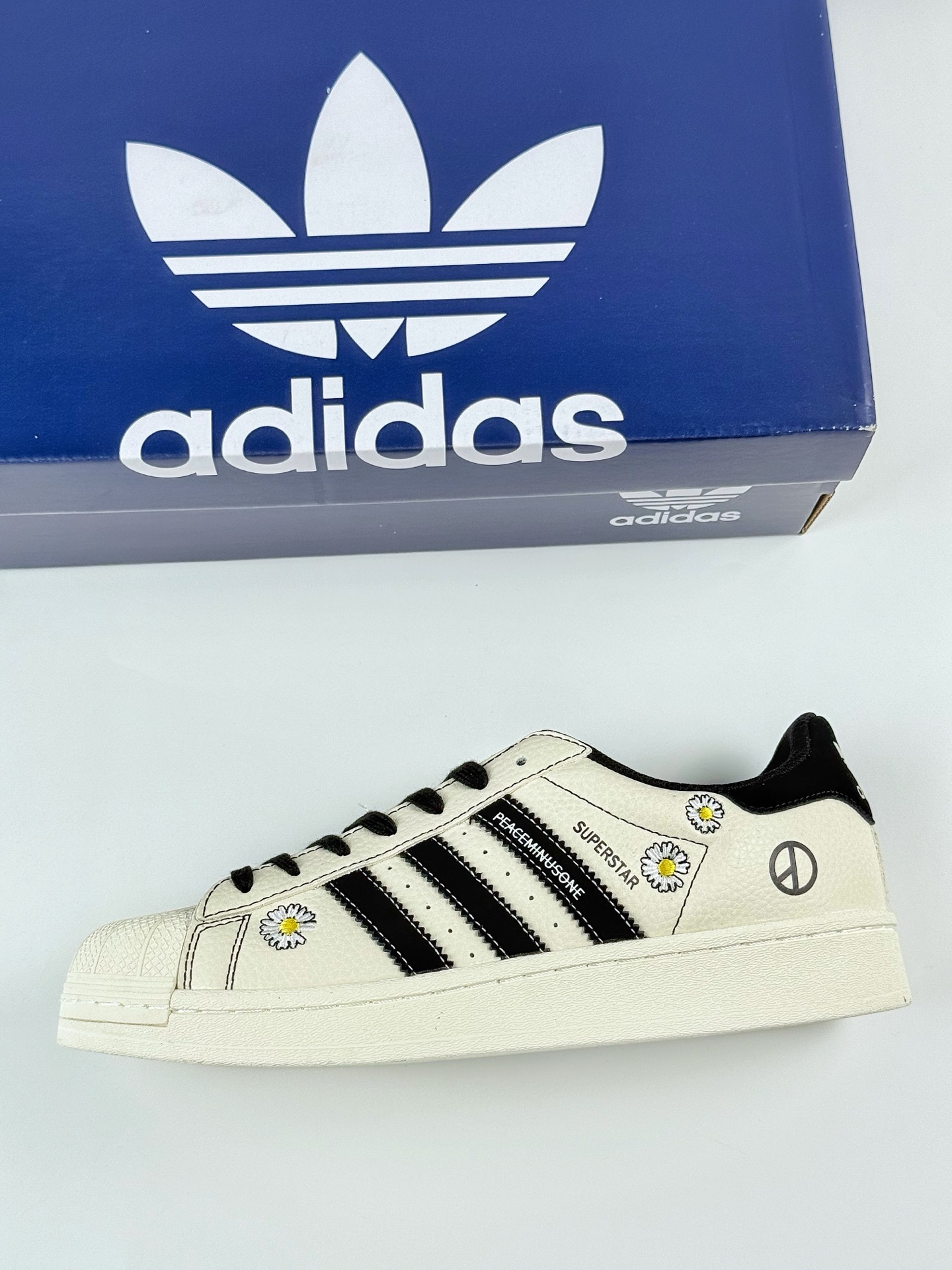 AD Originals Superstar x Peaceminusone 白黑小雏菊 XG0001