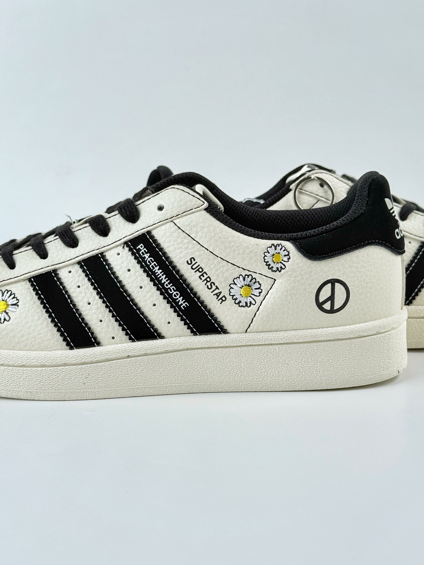 AD Originals Superstar x Peaceminusone 白黑小雏菊 XG0001