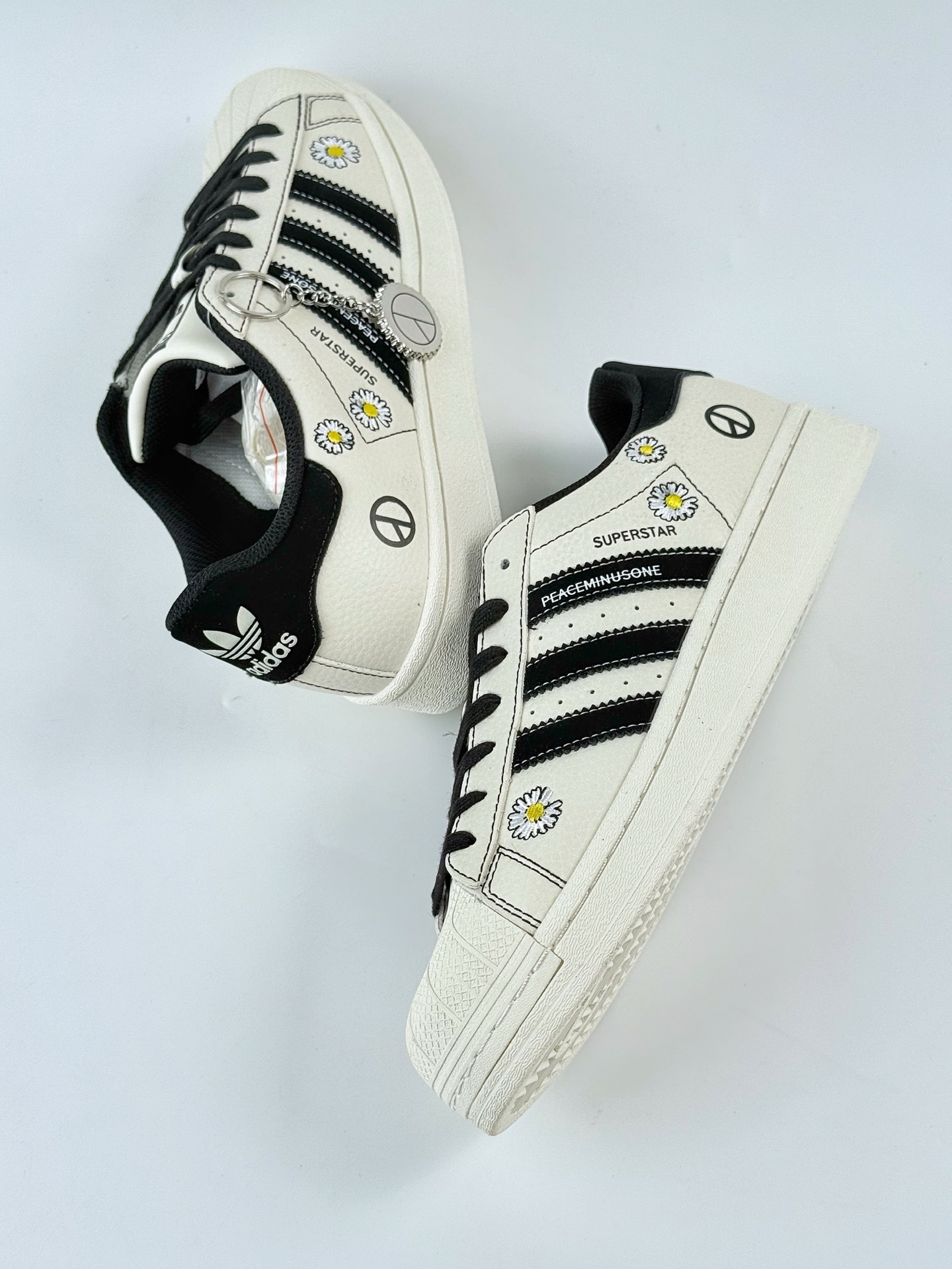 AD Originals Superstar x Peaceminusone 白黑小雏菊 XG0001