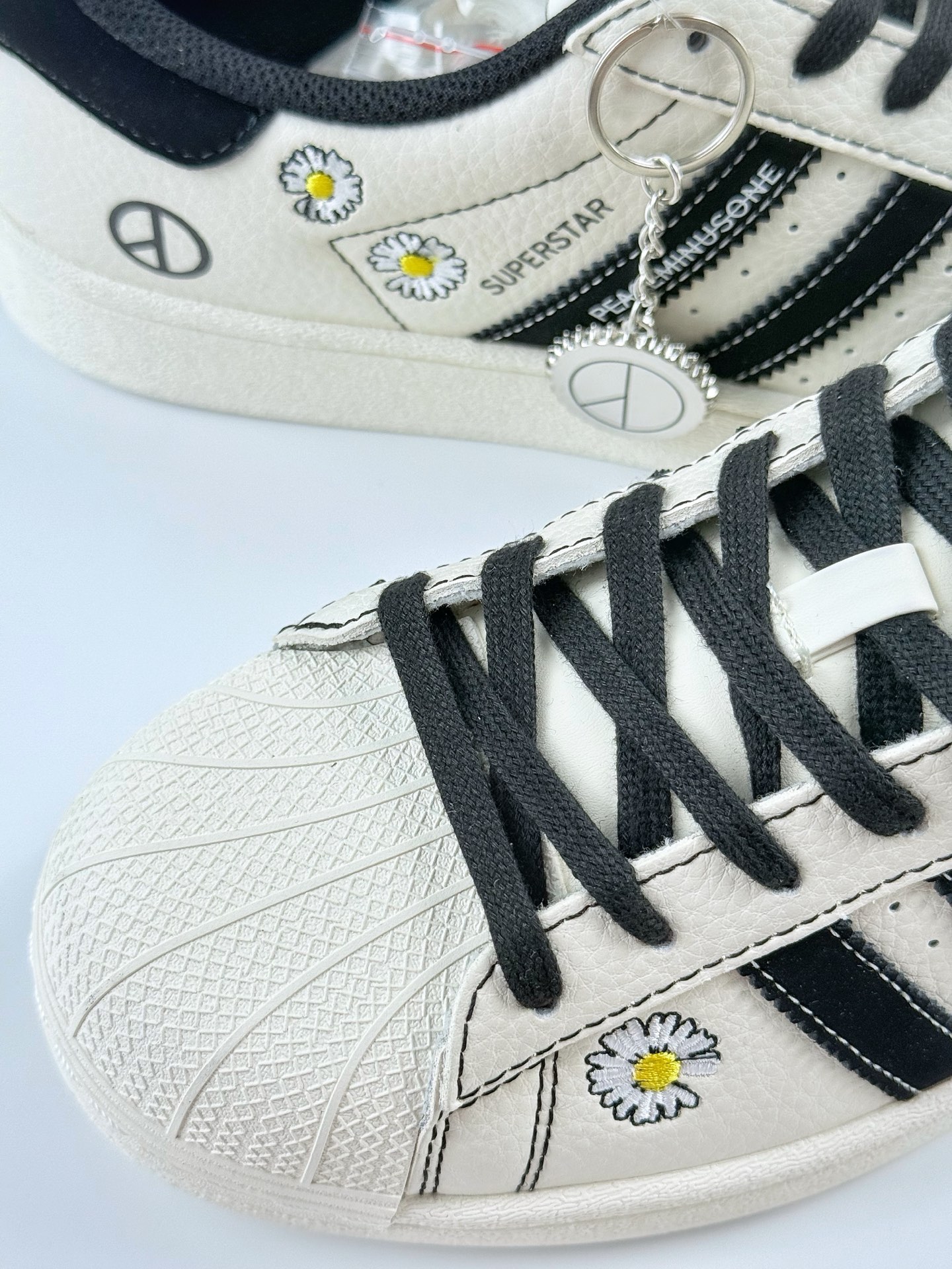 AD Originals Superstar x Peaceminusone 白黑小雏菊 XG0001