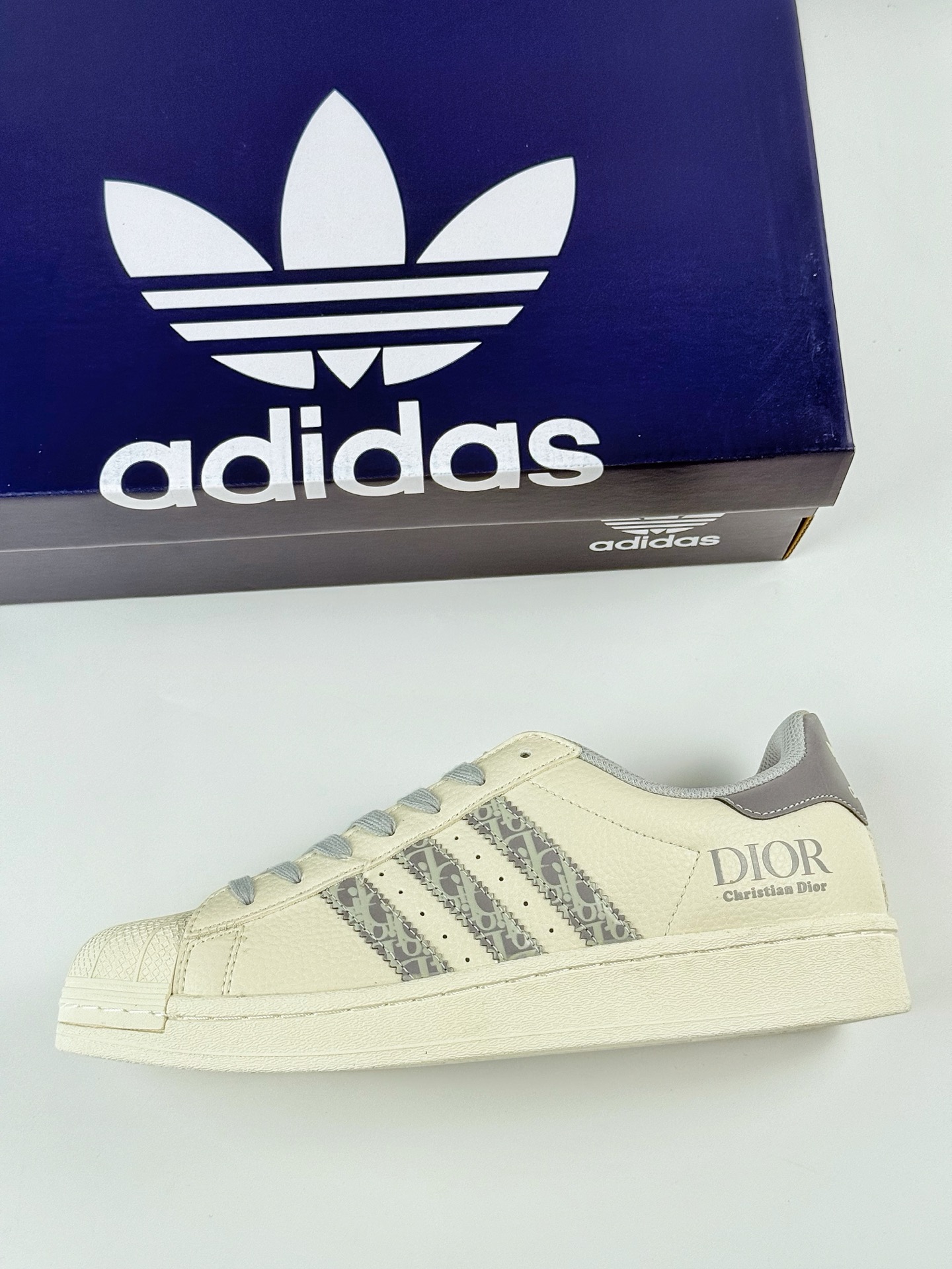 AD Originals Superstar x DIOR 白灰 XG0004