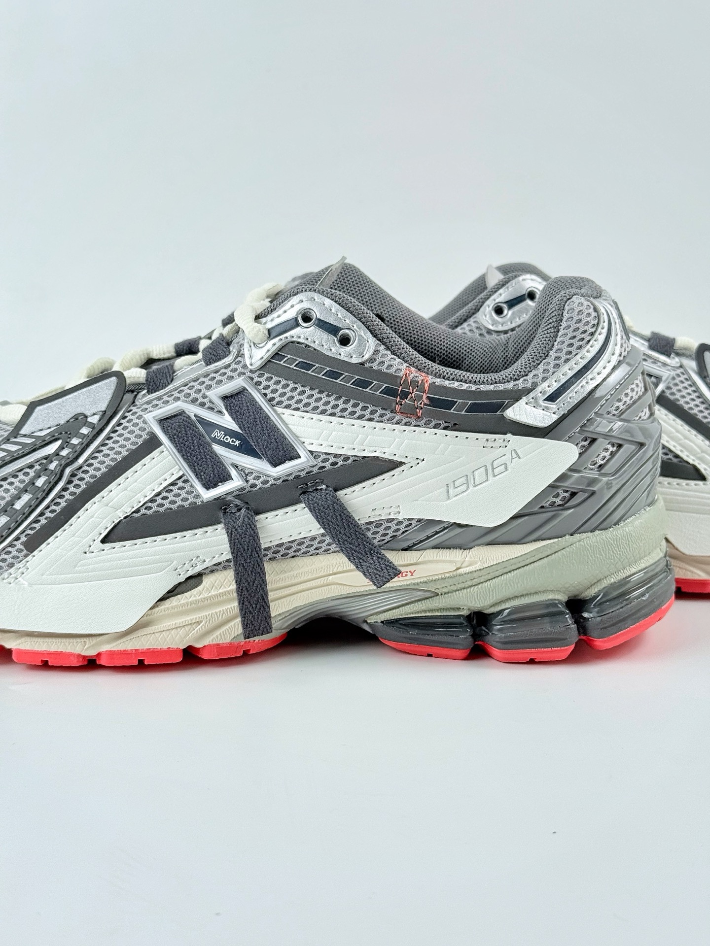 New Balance U1906系列 复古单品宝藏老爹鞋款 M1906AC