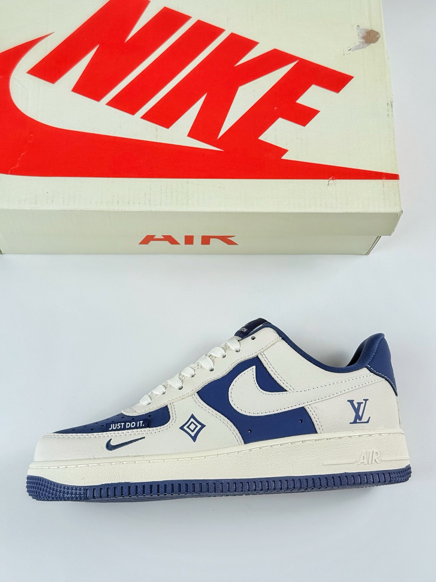 Nike Air Force 1 Low 07 x Louis Vuitton 白蓝小钩 KK1988-084