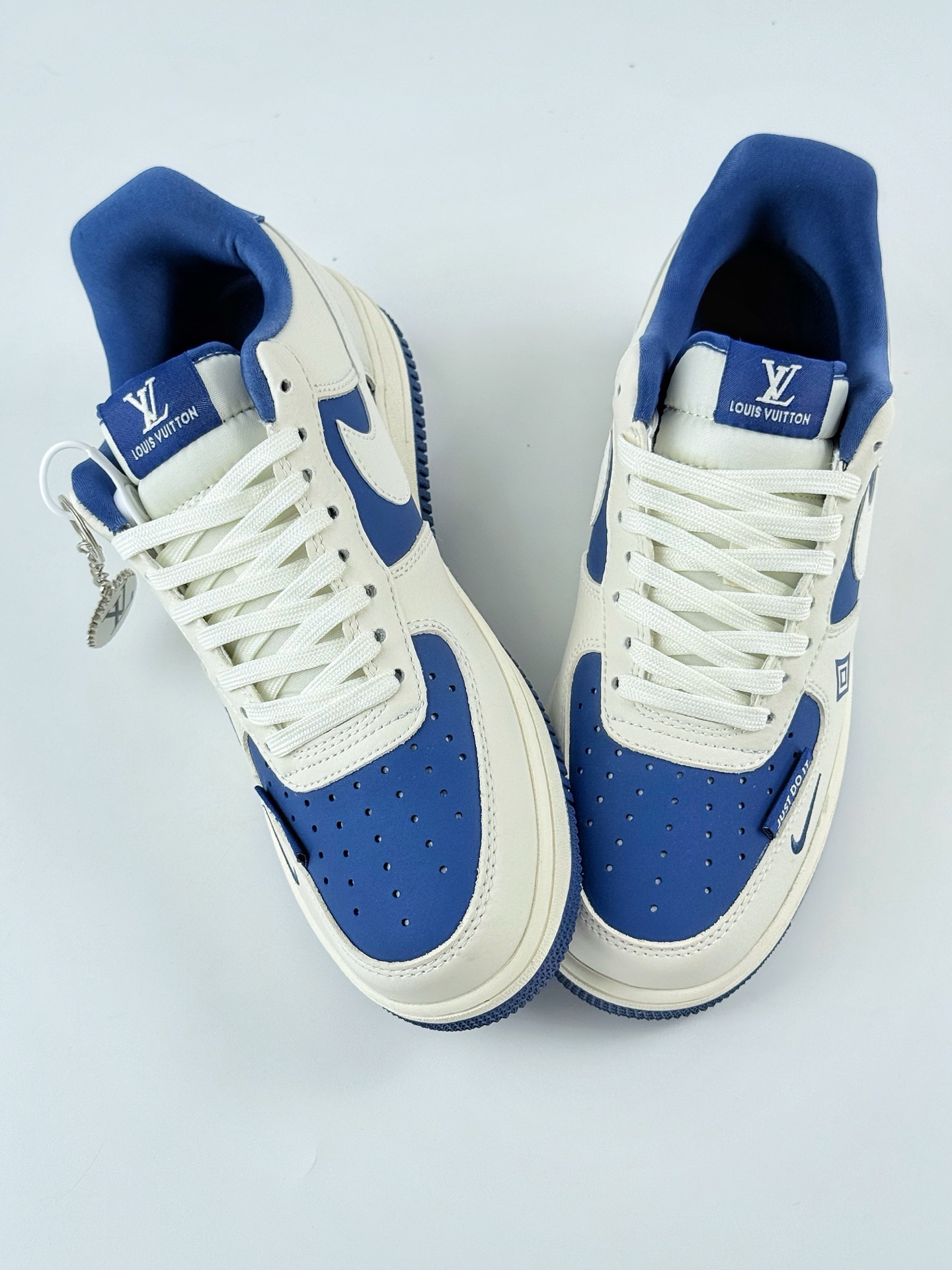 Nike Air Force 1 Low 07 x Louis Vuitton 白蓝小钩 KK1988-084