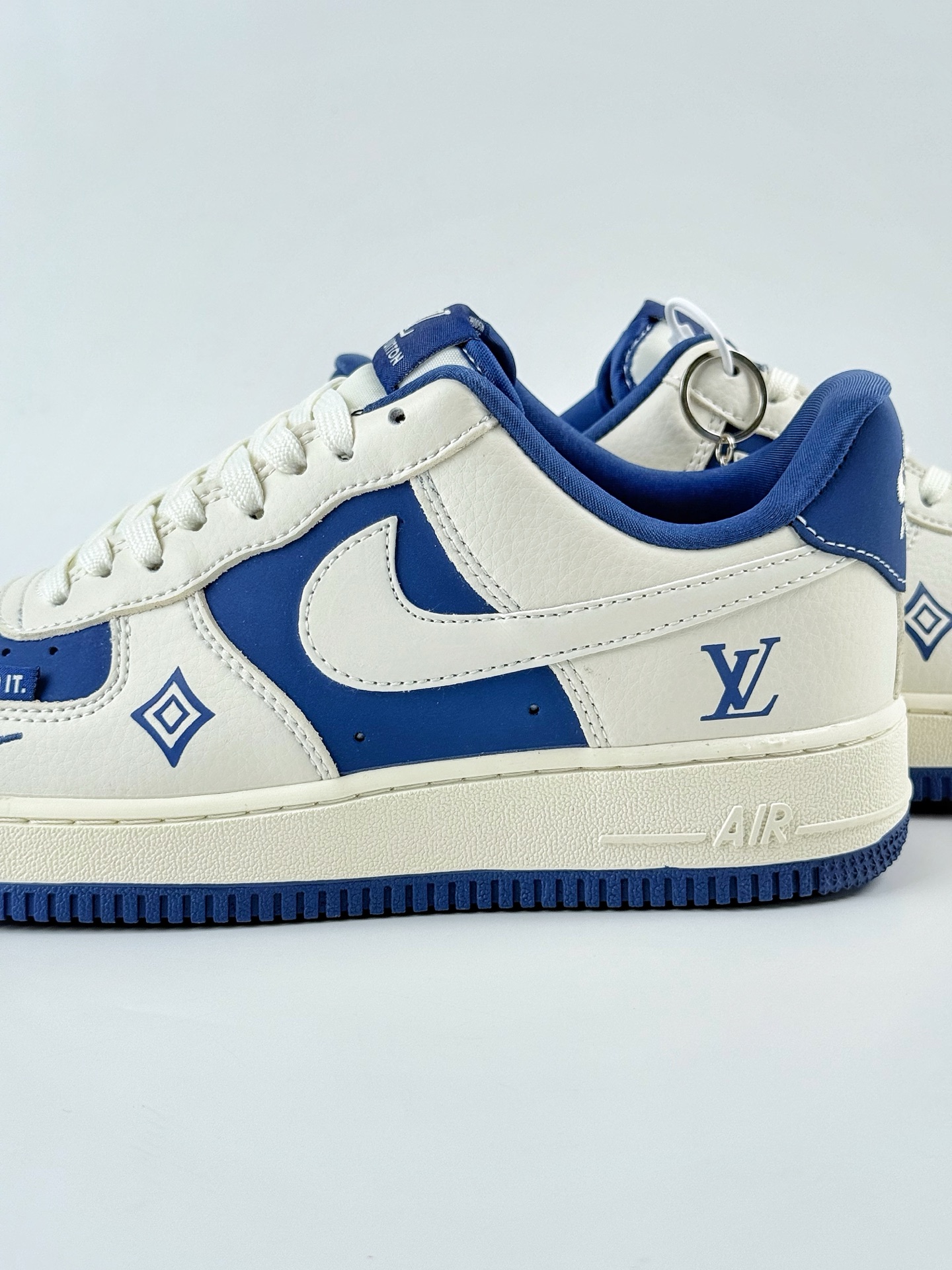 Nike Air Force 1 Low 07 x Louis Vuitton 白蓝小钩 KK1988-084