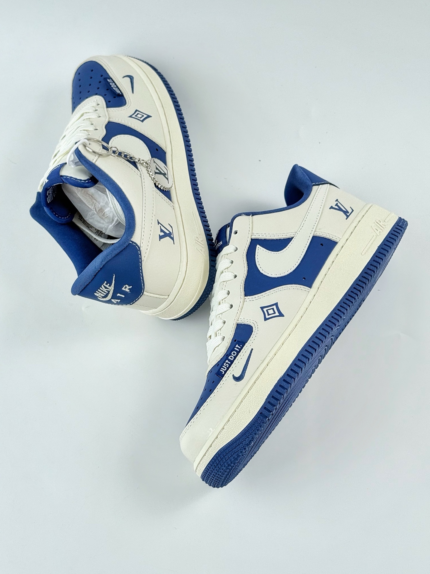 Nike Air Force 1 Low 07 x Louis Vuitton 白蓝小钩 KK1988-084