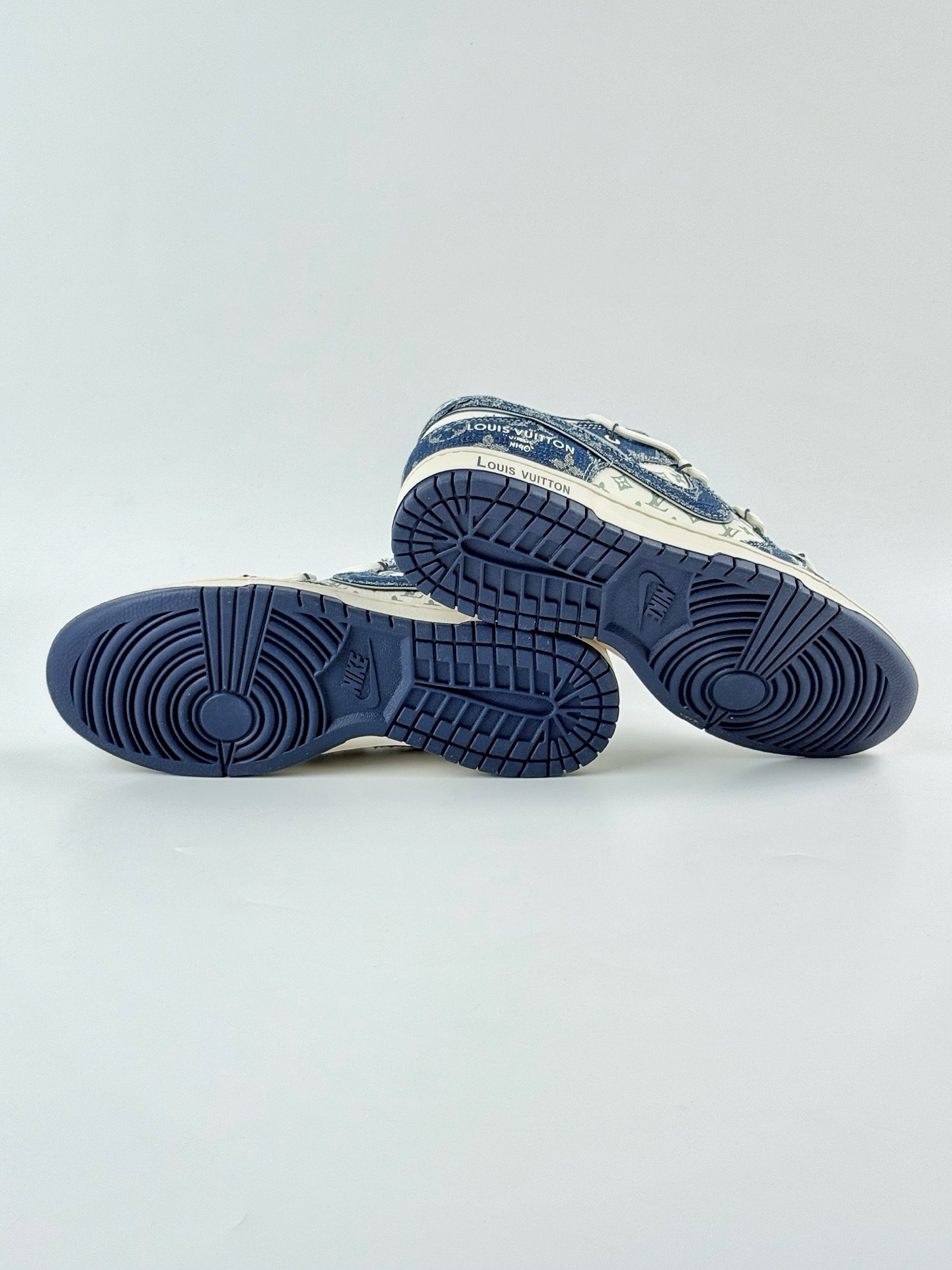 Nike SB Dunk Low x Louis Vuitton 蓝白牛仔绑带满天星 YX5066-321
