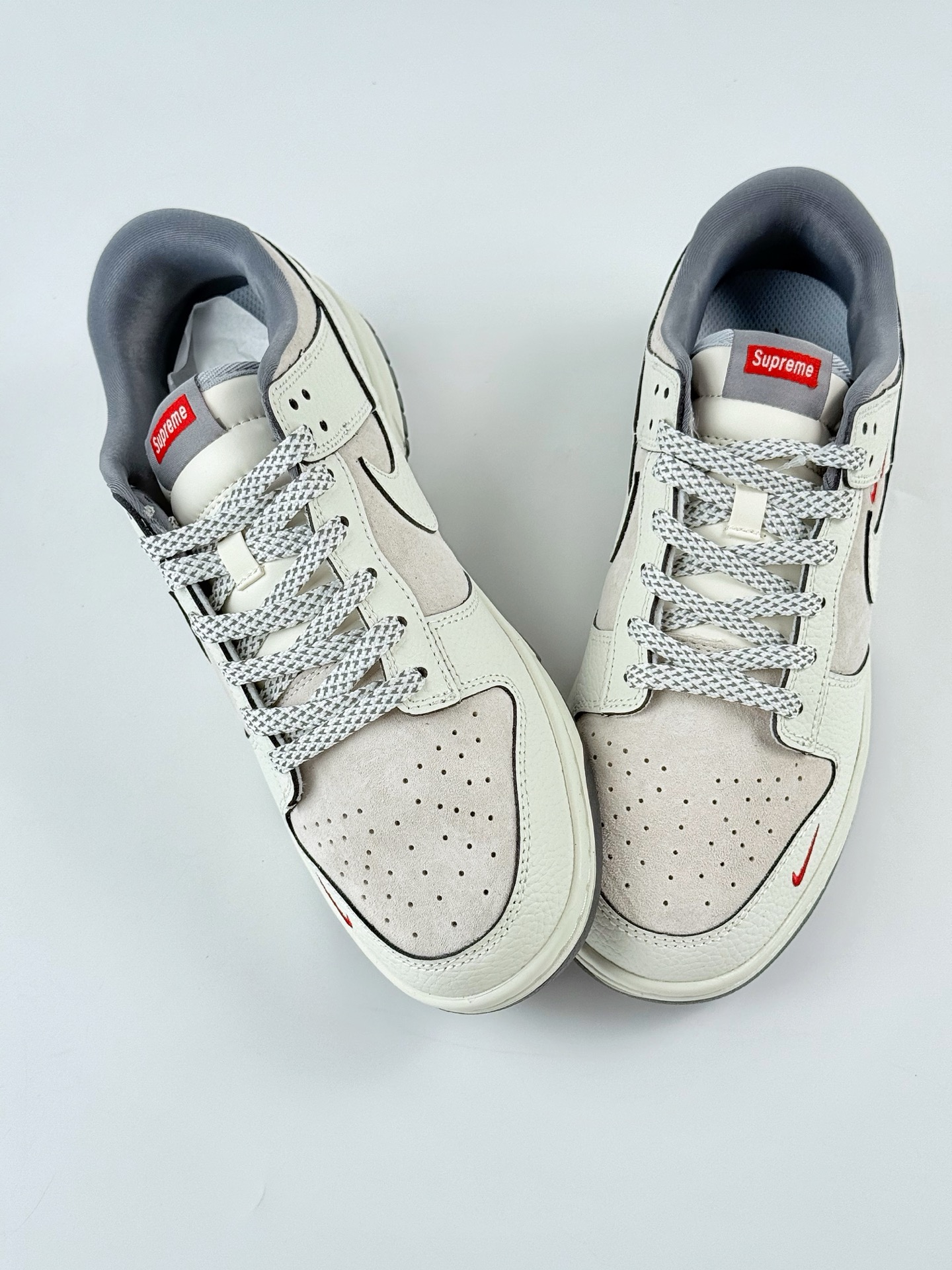 Nike SB Dunk Low x Supreme 白灰红三小钩满天星 SC9207-412