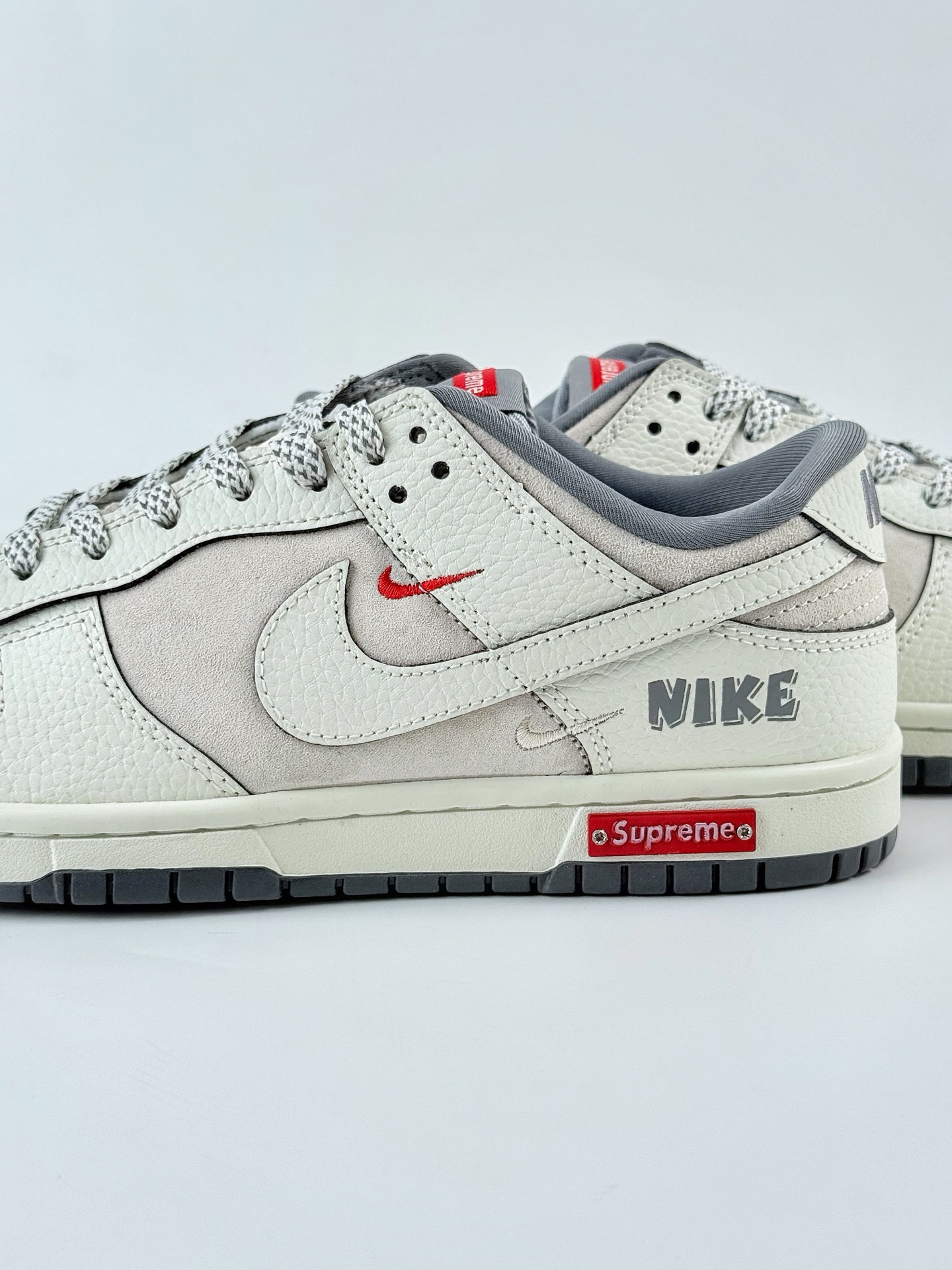 Nike SB Dunk Low x Supreme 白灰红三小钩满天星 SC9207-412