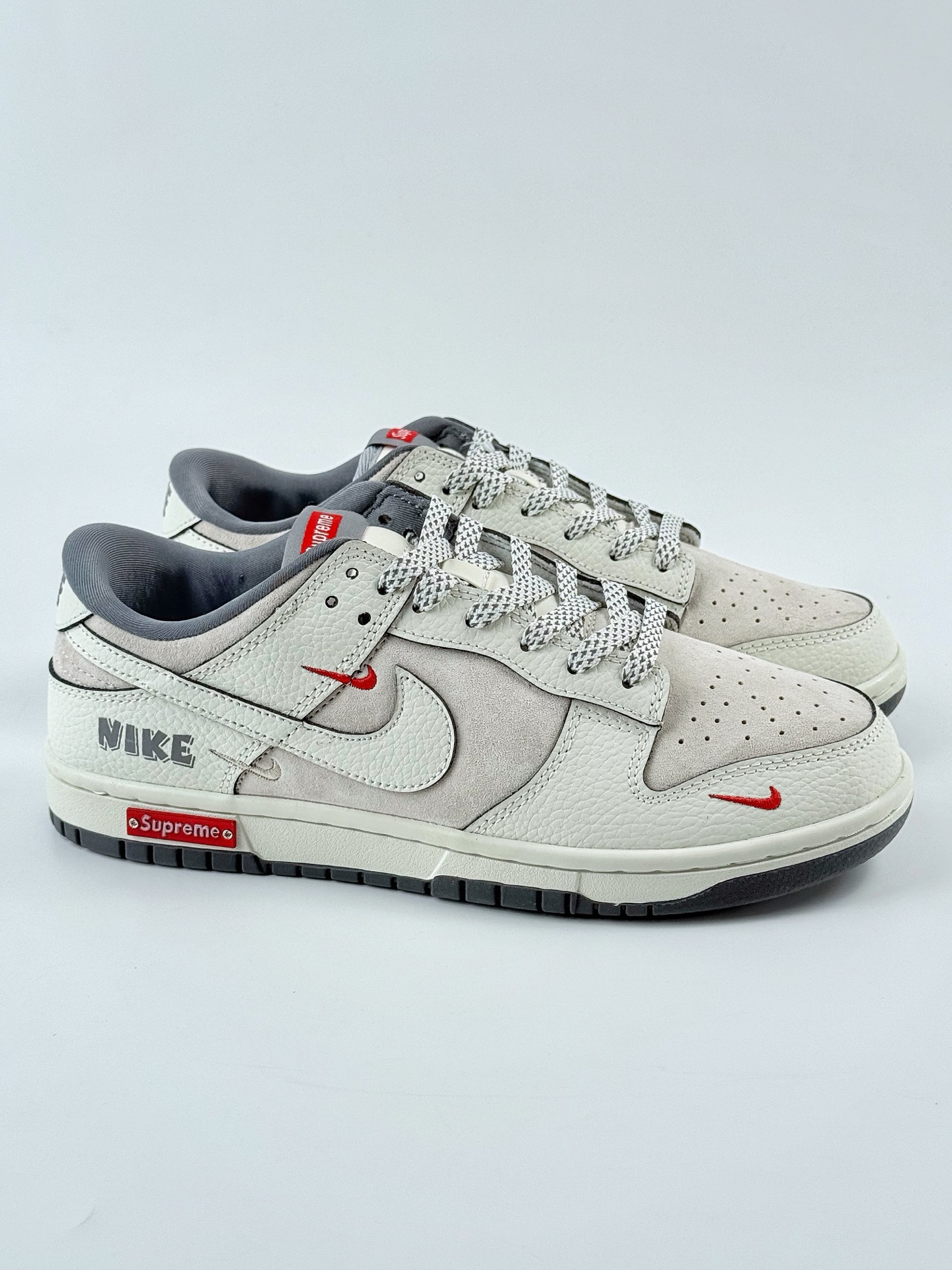 Nike SB Dunk Low x Supreme 白灰红三小钩满天星 SC9207-412