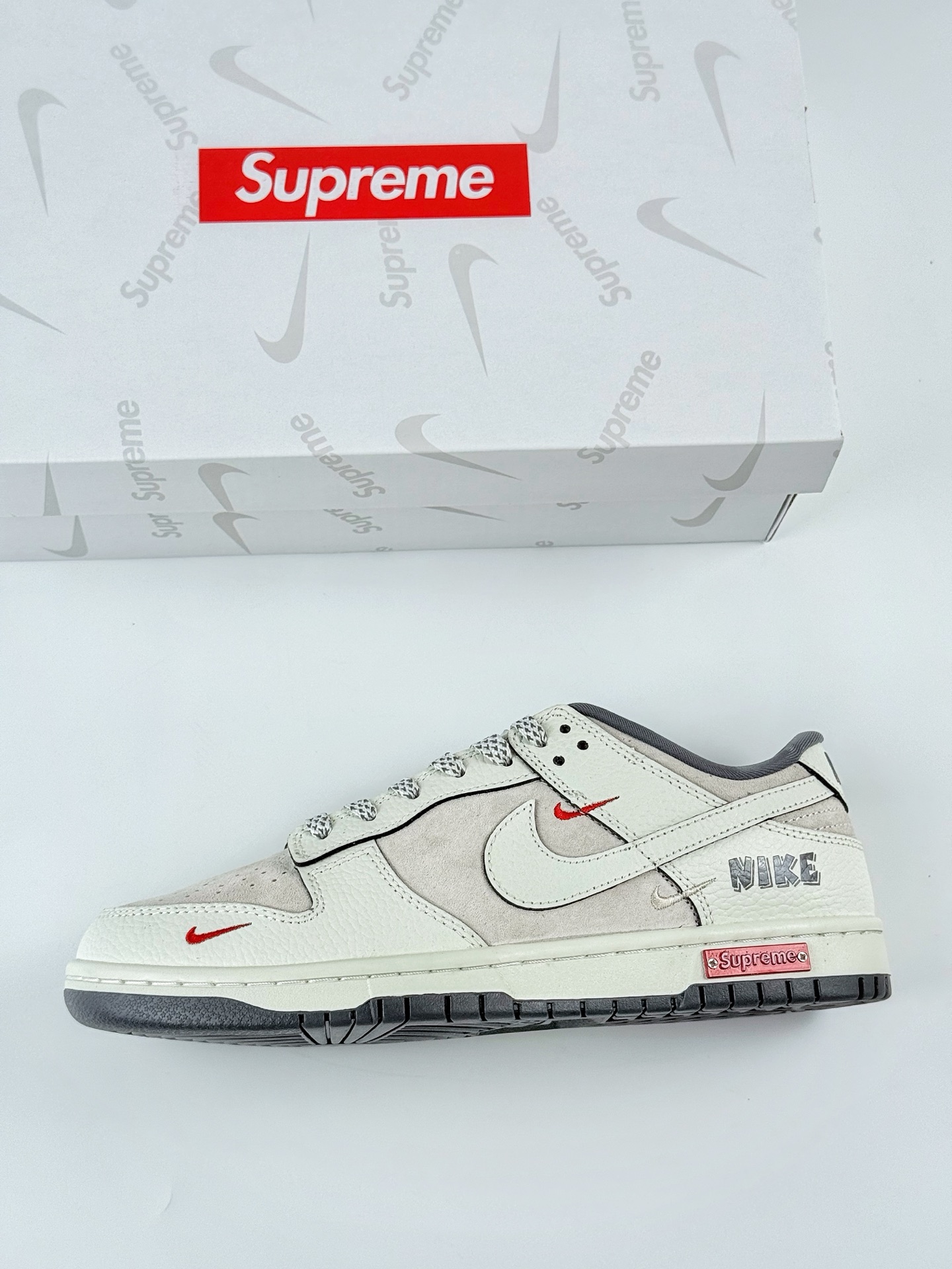 Nike SB Dunk Low x Supreme 白灰红三小钩满天星 SC9207-412