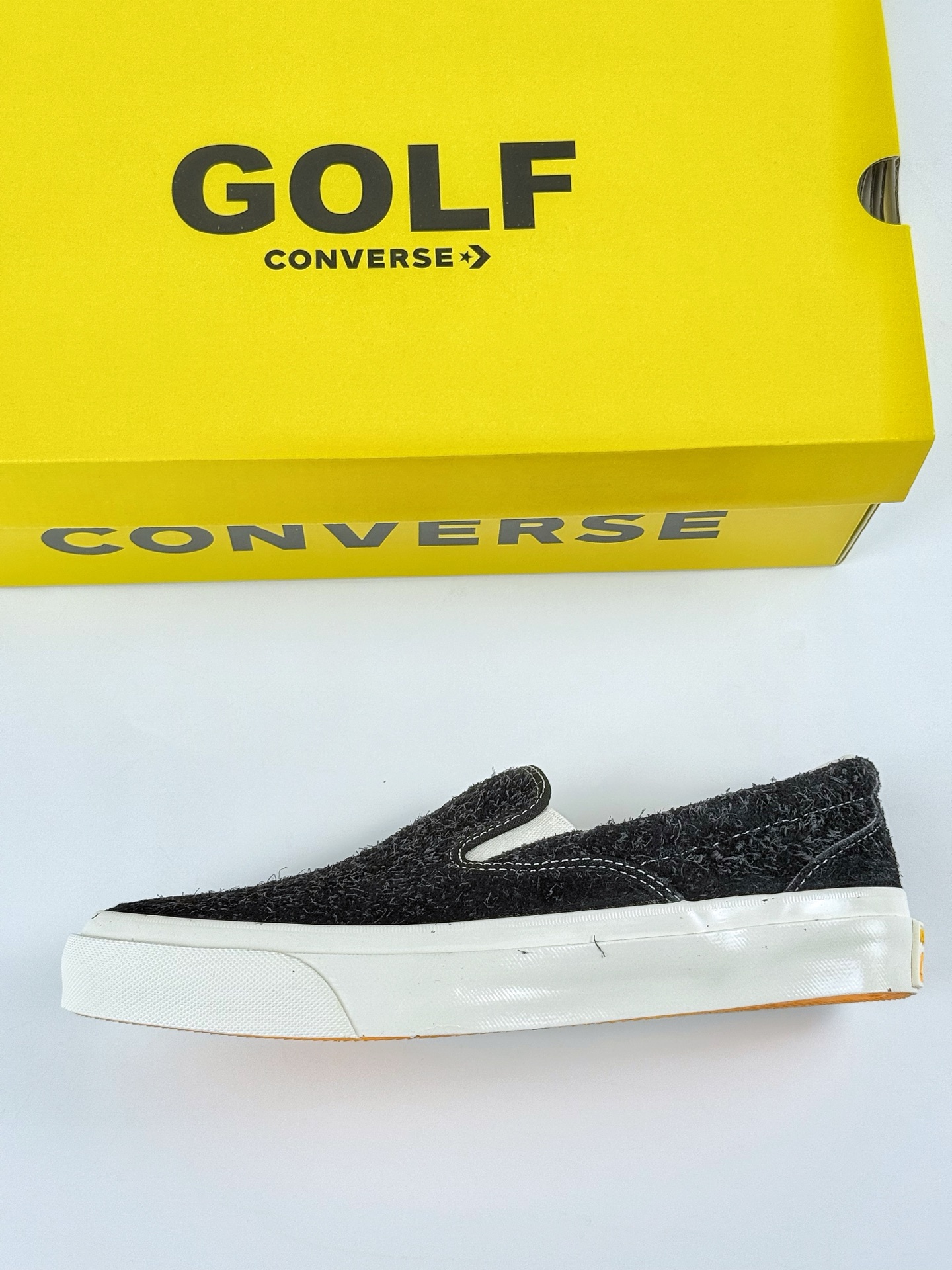 Tyler x GOLF WANG联名:One Star回归 与Tyler之前的Converse联名鞋款一样 这双 GOLF WANG x One Star CC Slip Pro充满了丰富的色彩和纹理