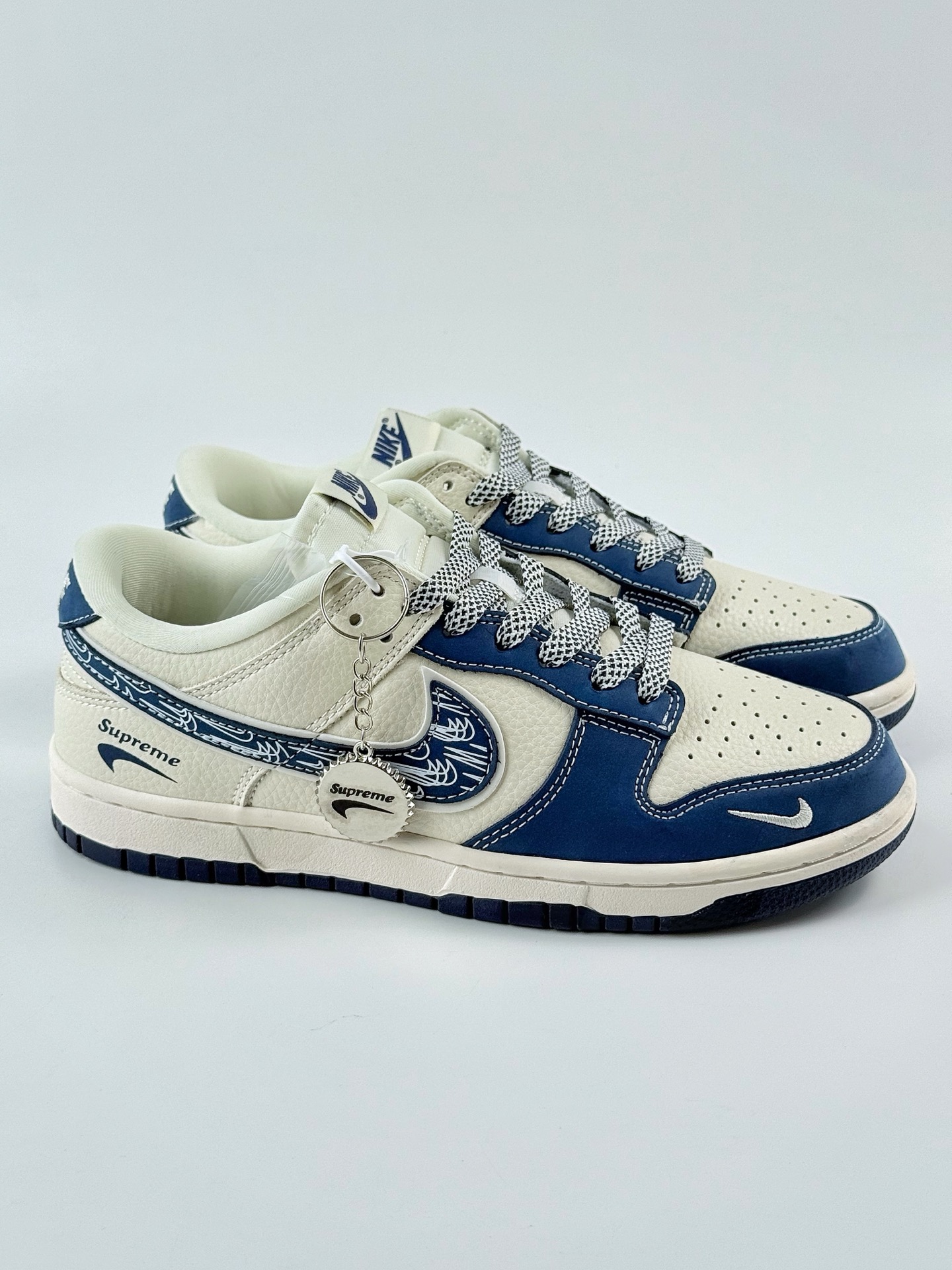 280 Nike SB Dunk Low x Supreme 蓝白小勾满天星 LW1818-116