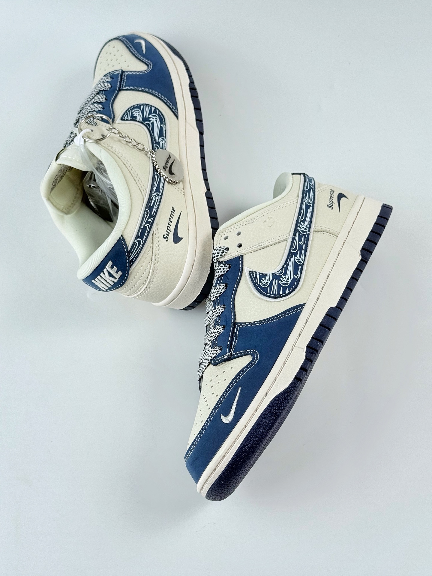 280 Nike SB Dunk Low x Supreme 蓝白小勾满天星 LW1818-116