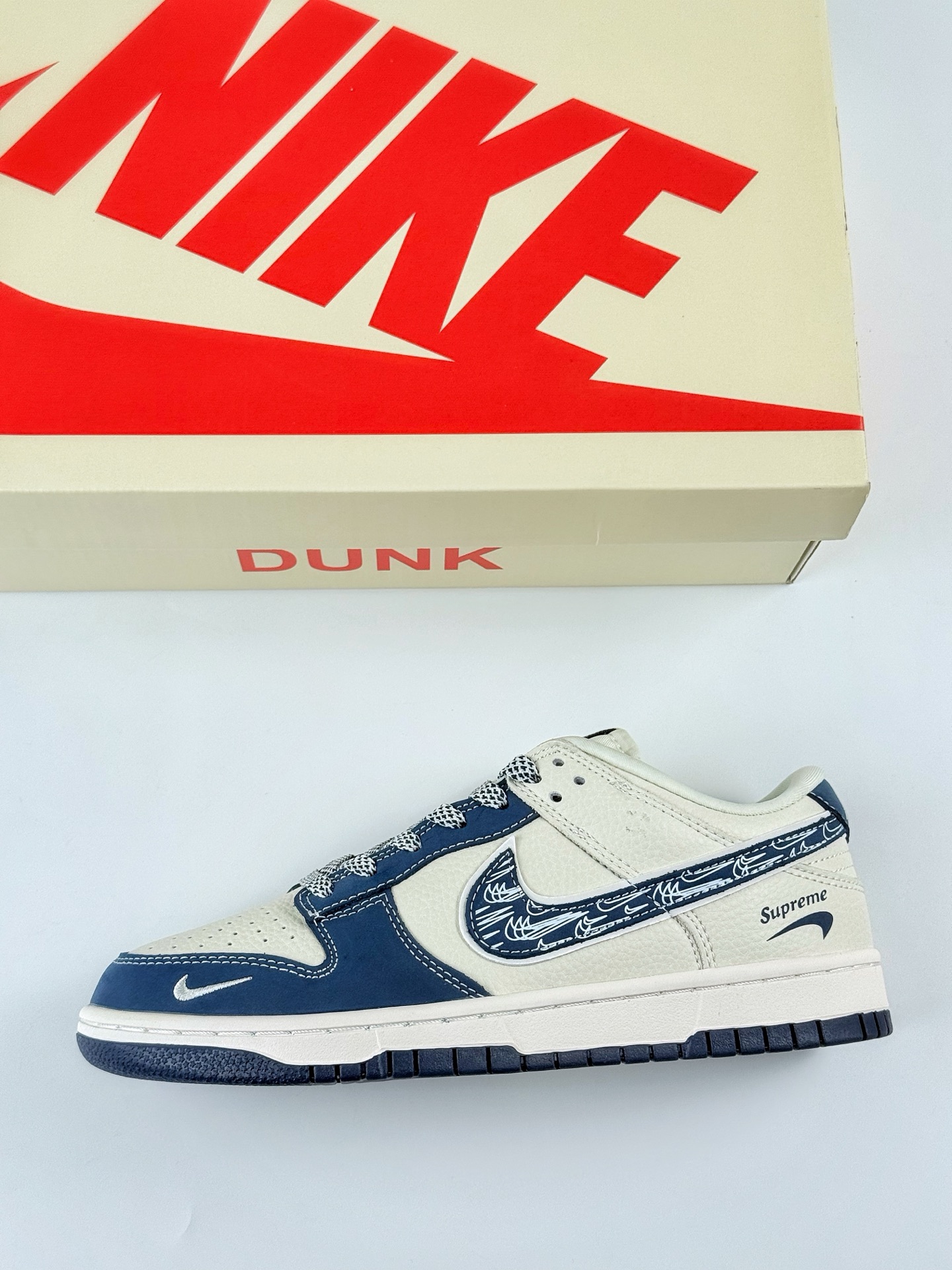 280 Nike SB Dunk Low x Supreme 蓝白小勾满天星 LW1818-116