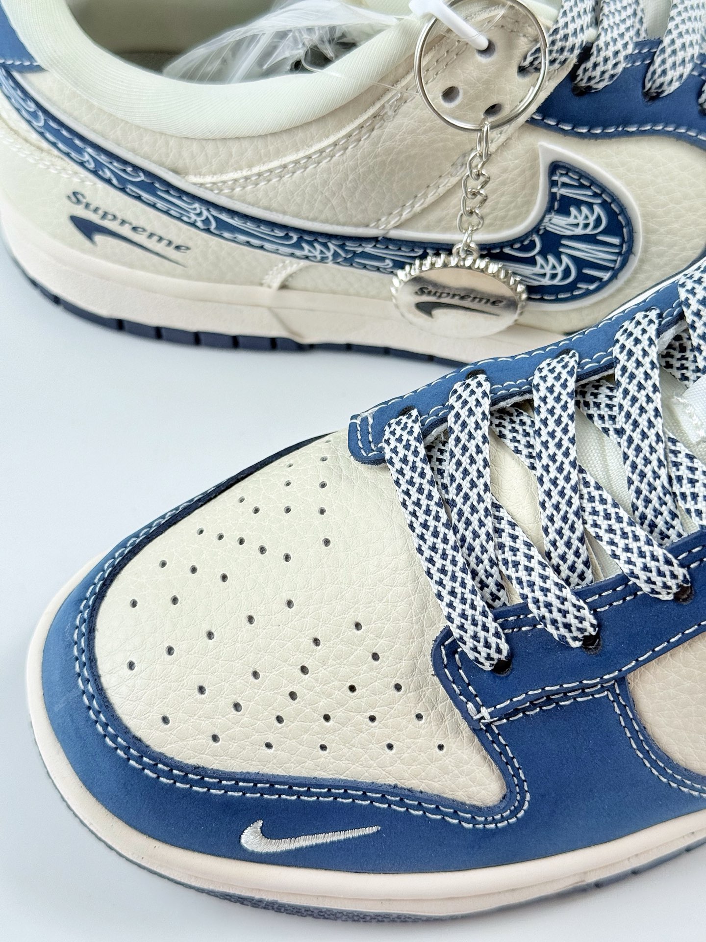 280 Nike SB Dunk Low x Supreme 蓝白小勾满天星 LW1818-116