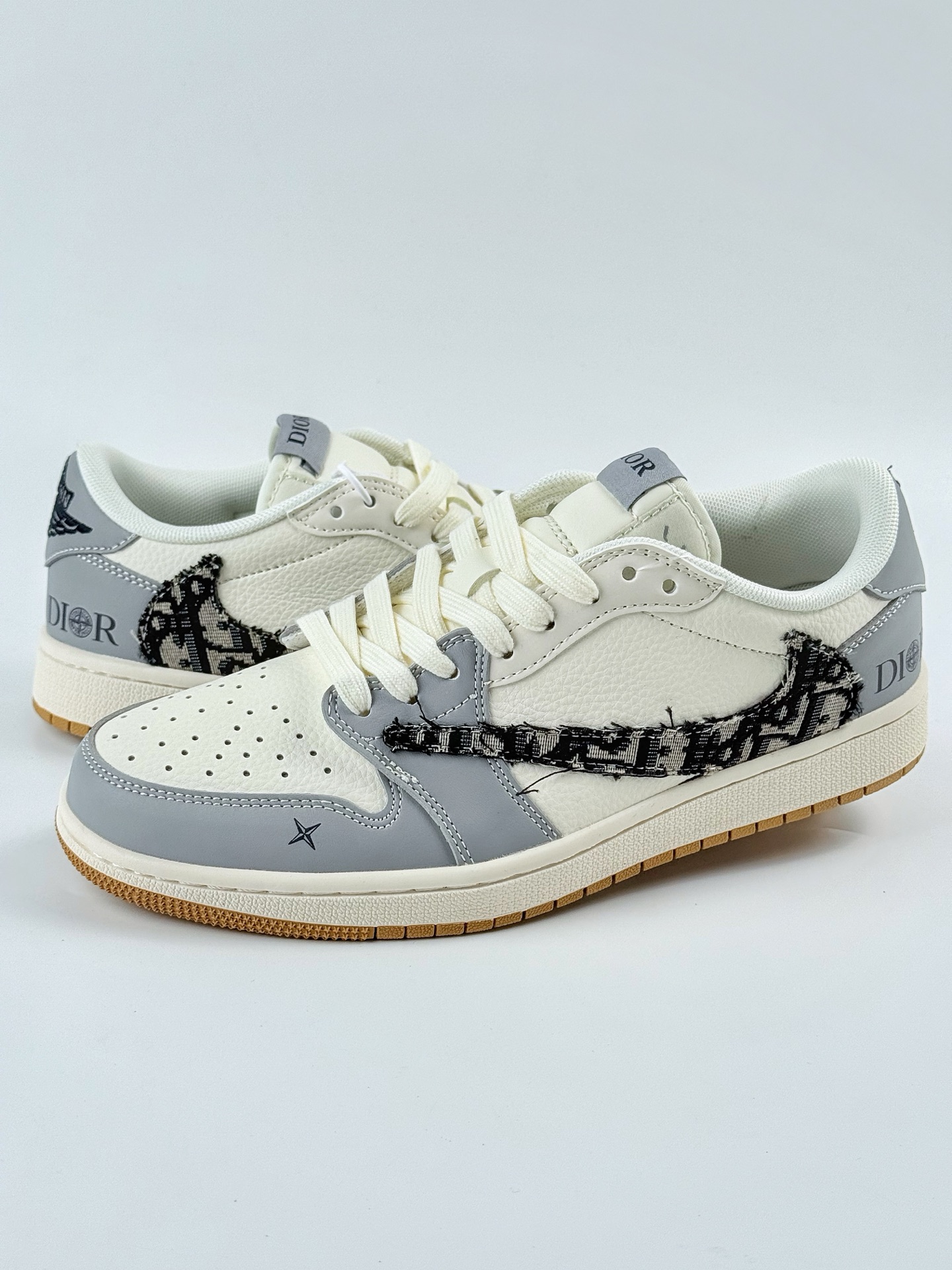 240 Travis Scott x Nike Air Jordan 1 Low x DIOR Air Jordan 1 Low 反转灰白黑满天星倒钩 XF8698-077