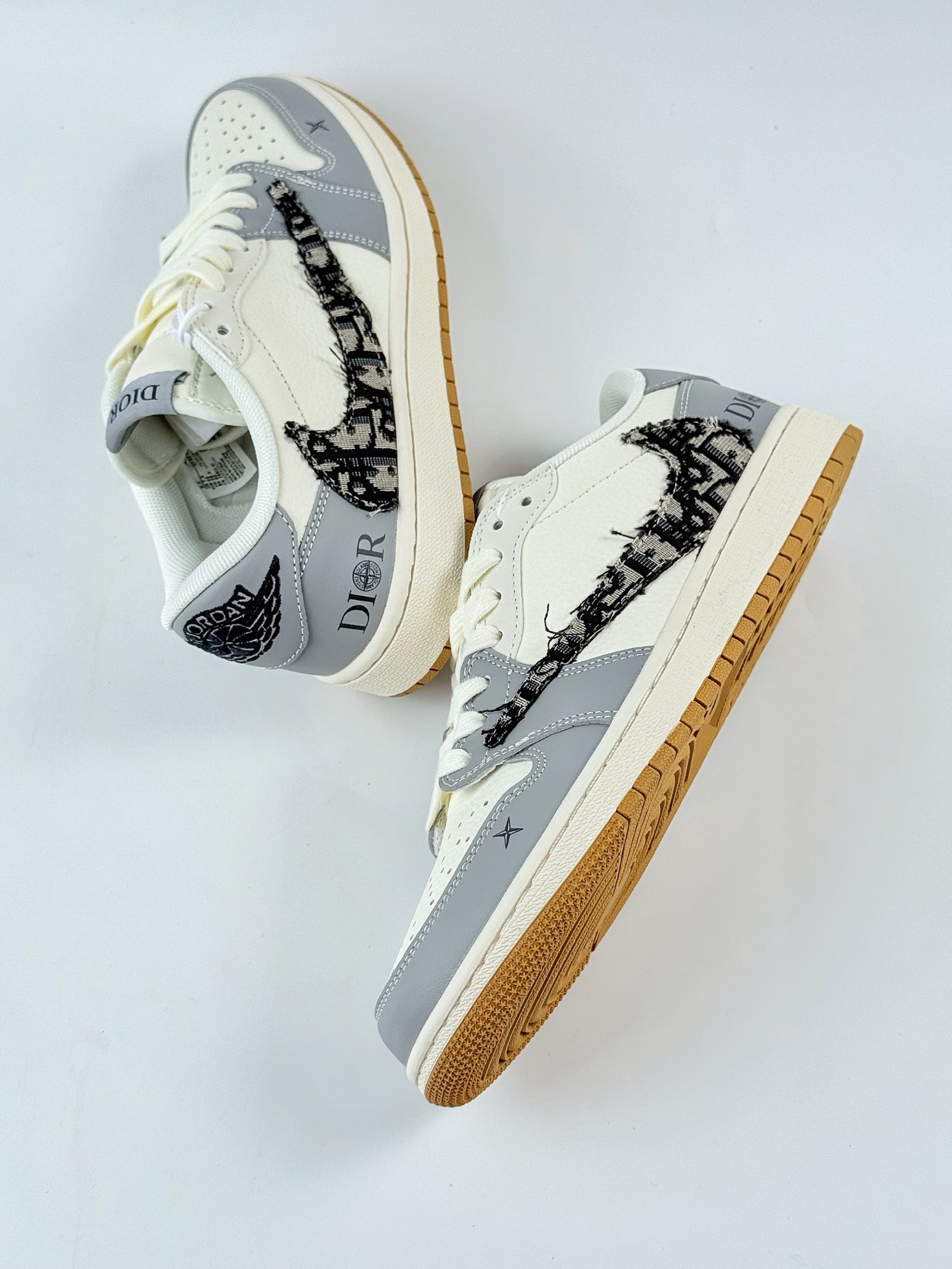 240 Travis Scott x Nike Air Jordan 1 Low x DIOR Air Jordan 1 Low 反转灰白黑满天星倒钩 XF8698-077