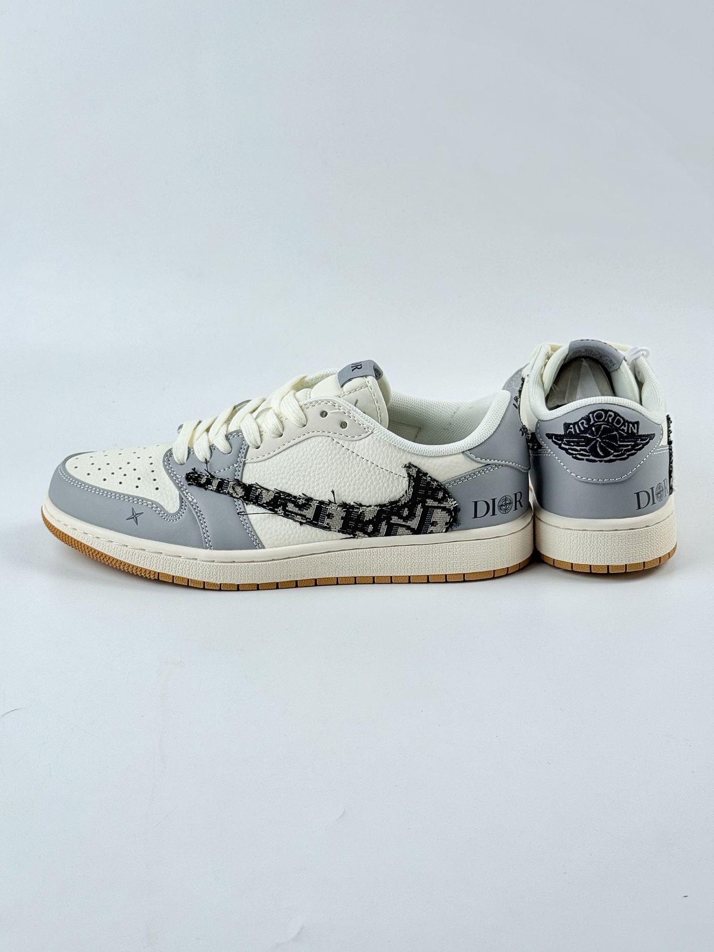 240 Travis Scott x Nike Air Jordan 1 Low x DIOR Air Jordan 1 Low 反转灰白黑满天星倒钩 XF8698-077
