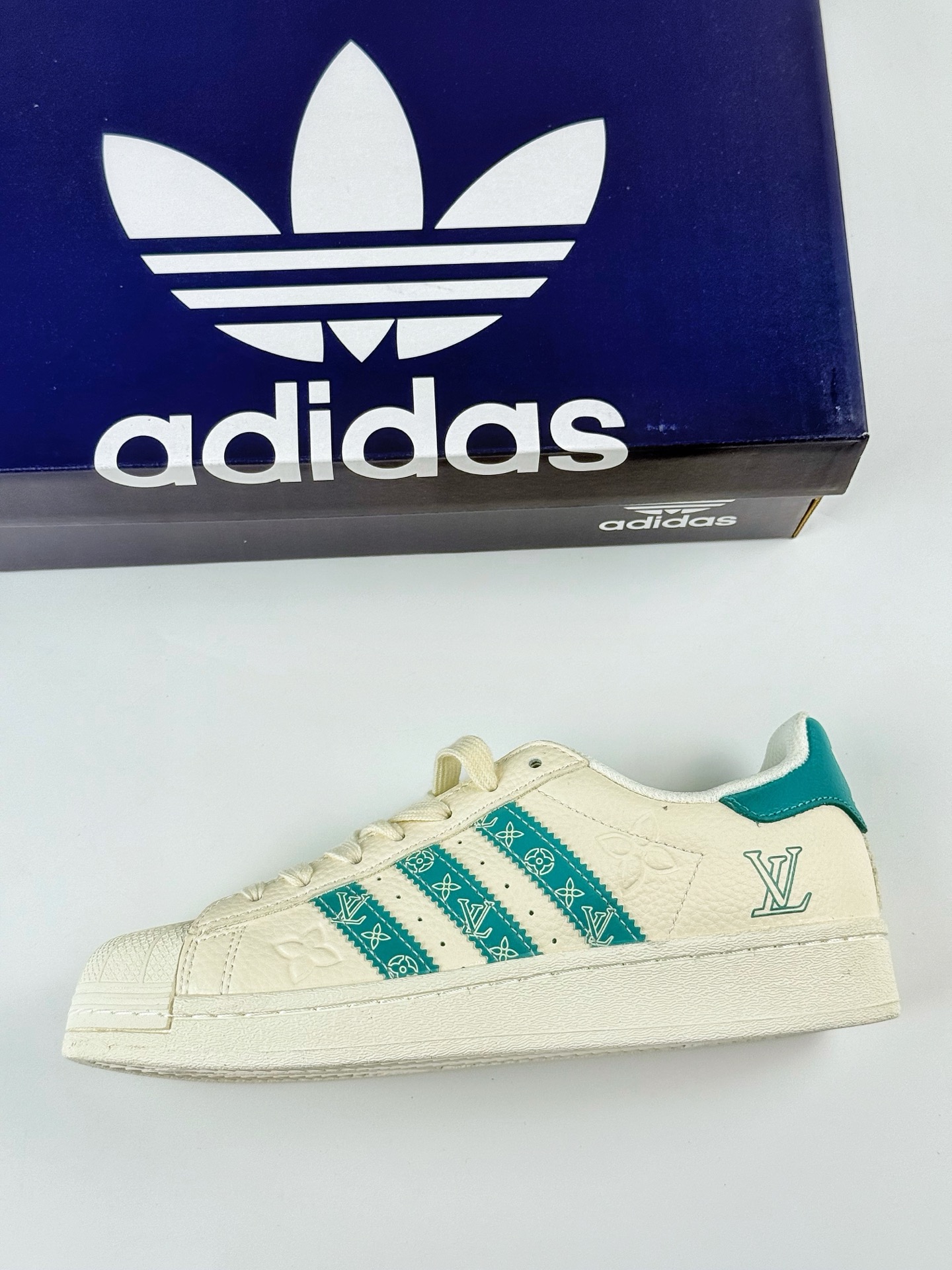 220 AD Originals Superstar x Louis Vuitton 白青 AD0001