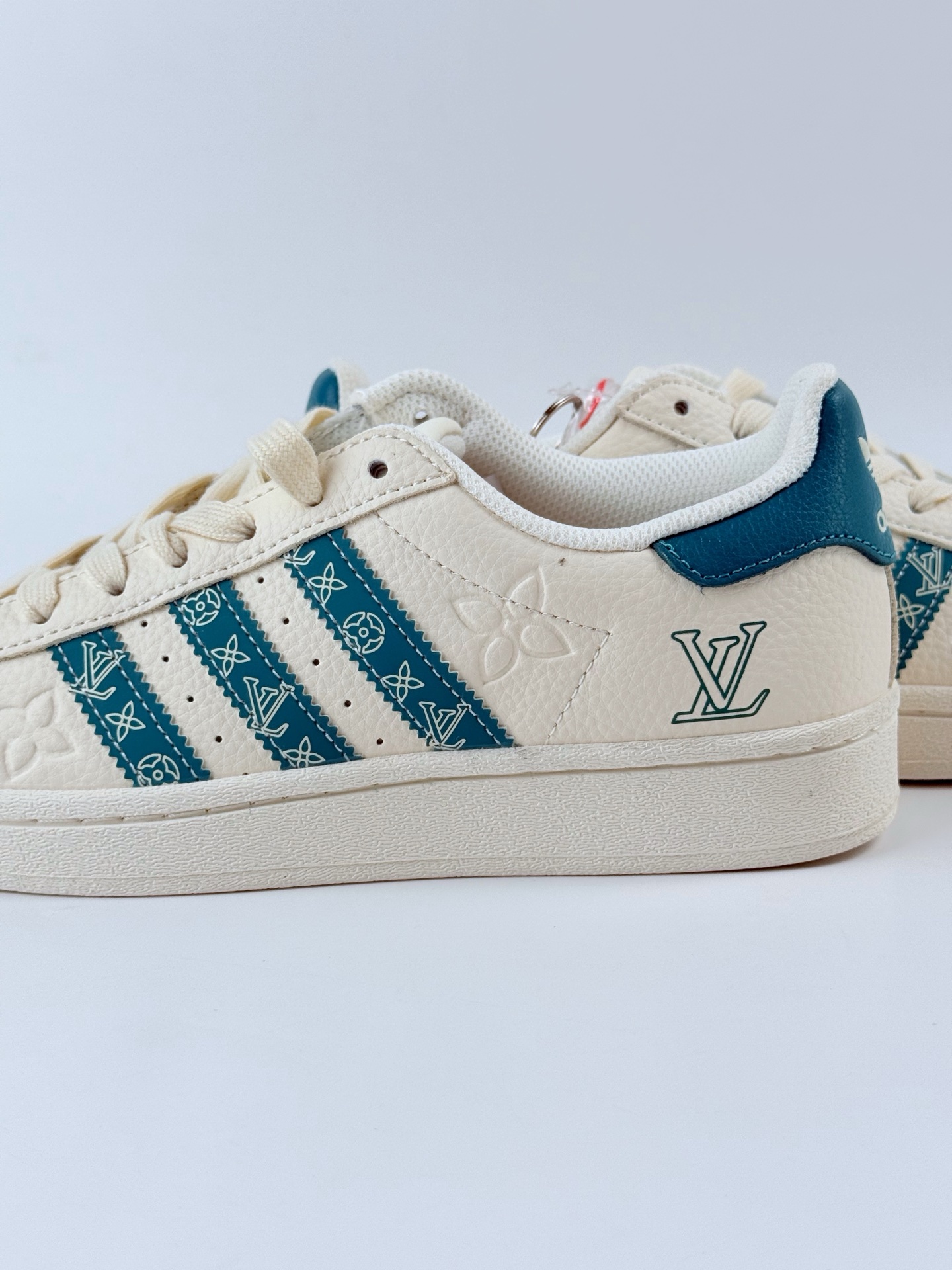 220 AD Originals Superstar x Louis Vuitton 白青 AD0001
