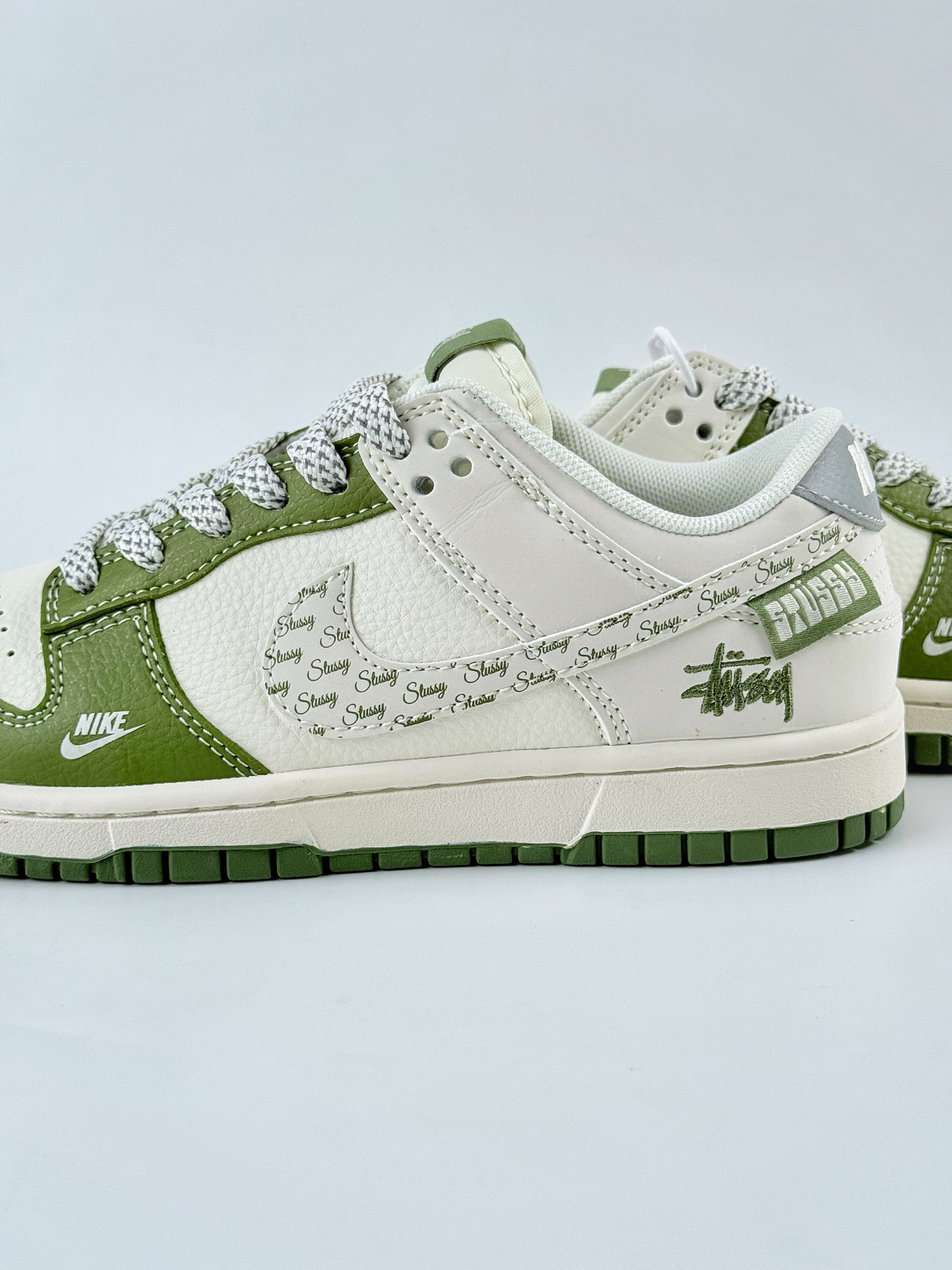 280 Nike SB Dunk Low x Stussy 绿白灰满天星 XS6089-592