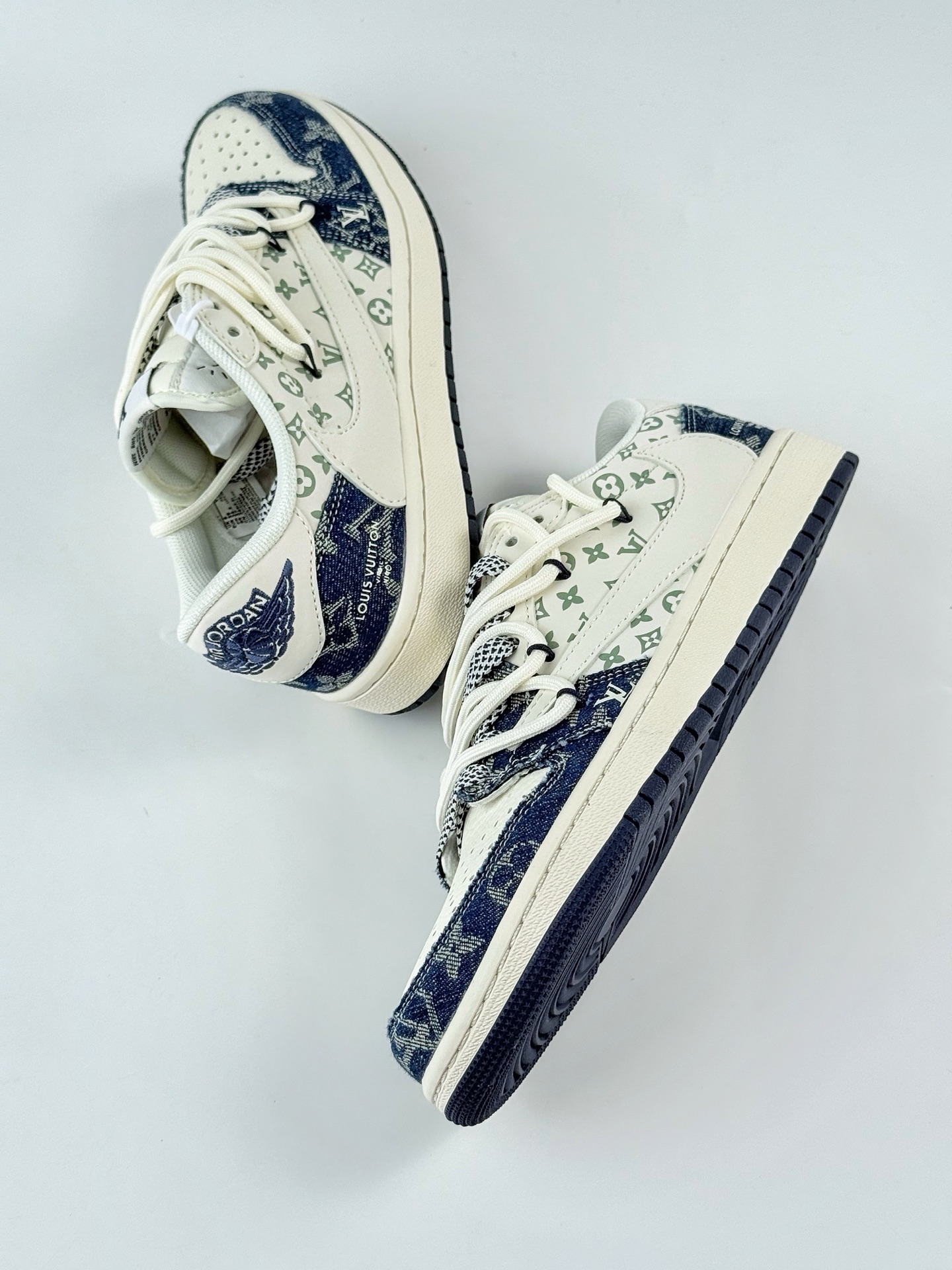 Travis Scott x Nike Air Jordan 1 Low x Louis Vuitton Air Jordan 1 Low 反转蓝白满天星倒钩 YX5066-322