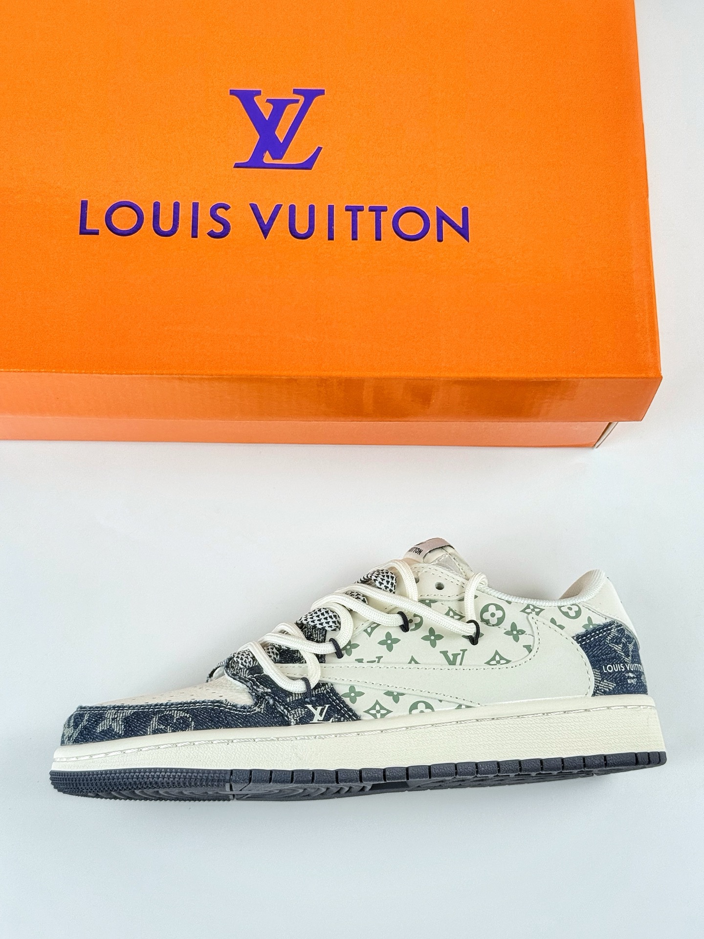 Travis Scott x Nike Air Jordan 1 Low x Louis Vuitton Air Jordan 1 Low 反转蓝白满天星倒钩 YX5066-322