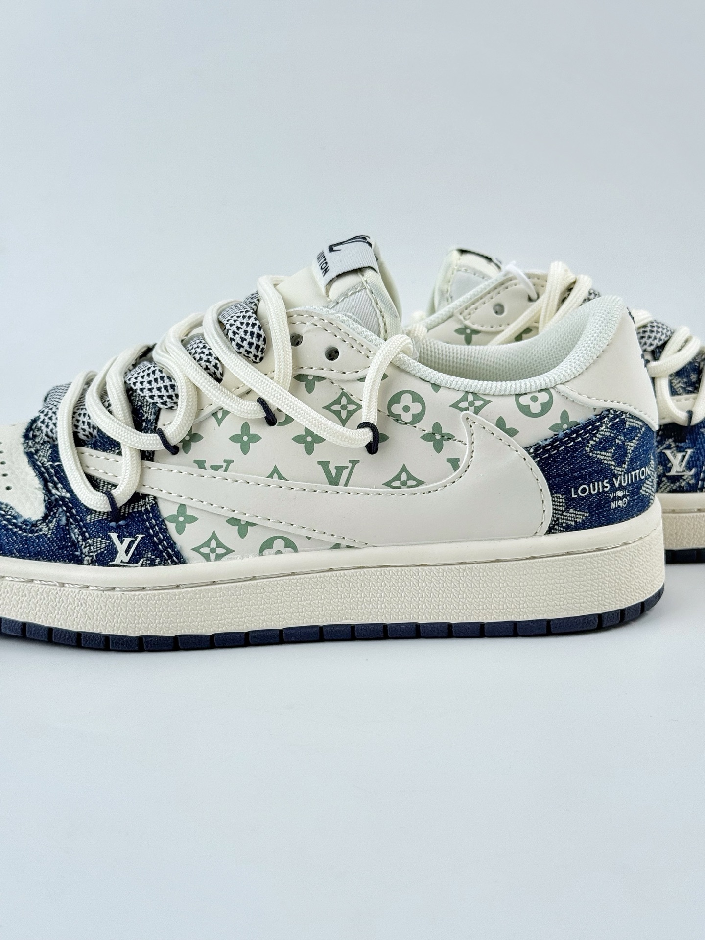 Travis Scott x Nike Air Jordan 1 Low x Louis Vuitton Air Jordan 1 Low 反转蓝白满天星倒钩 YX5066-322