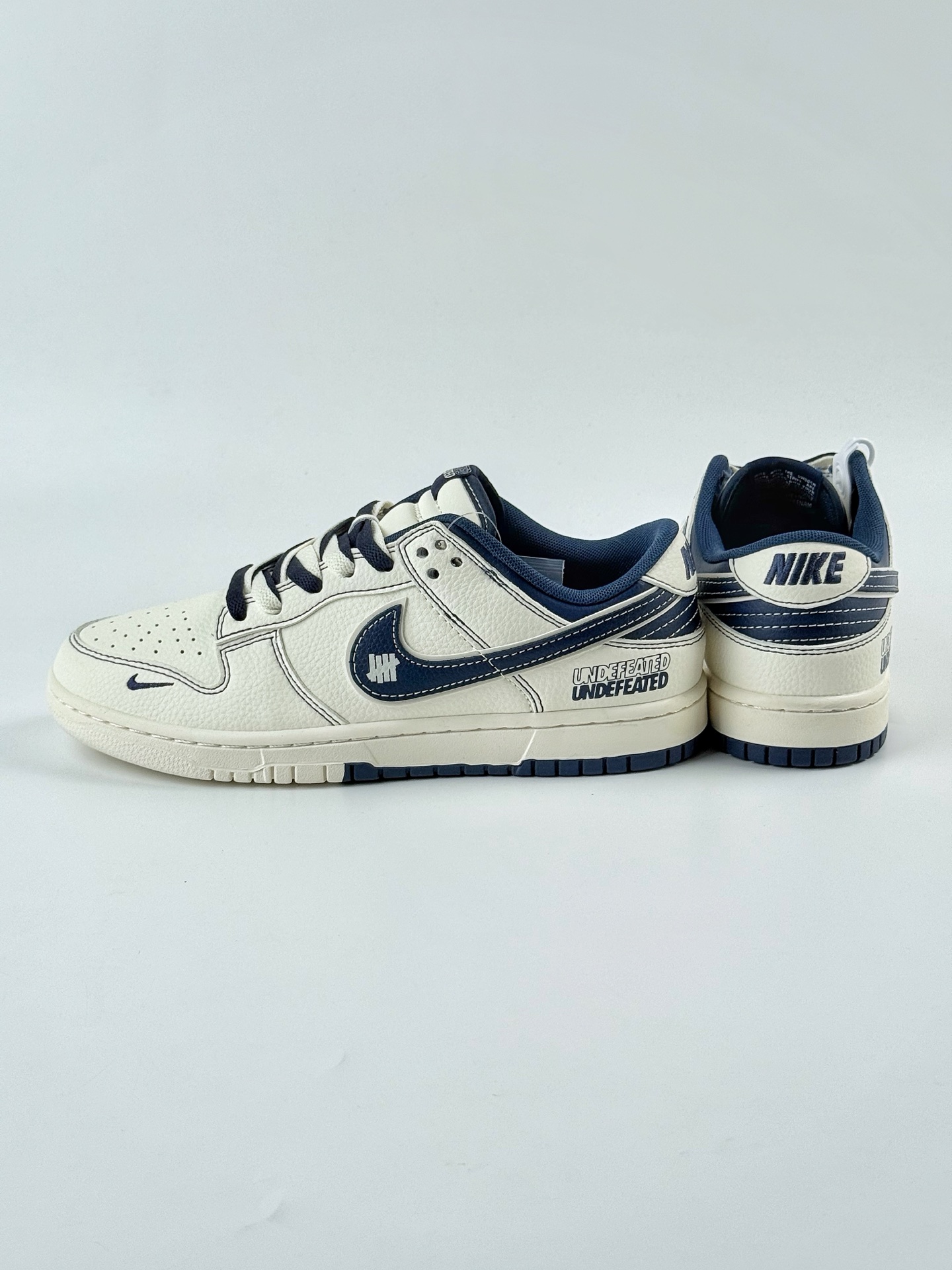 240 Nike SB Dunk Low x UNDEFEATED 白蓝小勾 XF8698-079