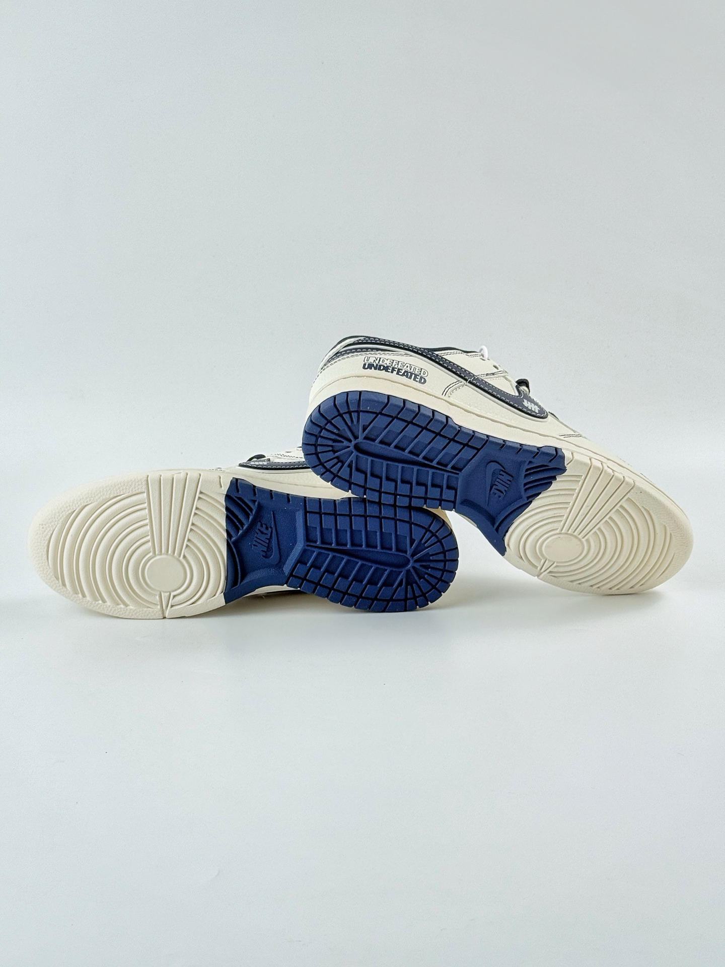 240 Nike SB Dunk Low x UNDEFEATED 白蓝小勾 XF8698-079