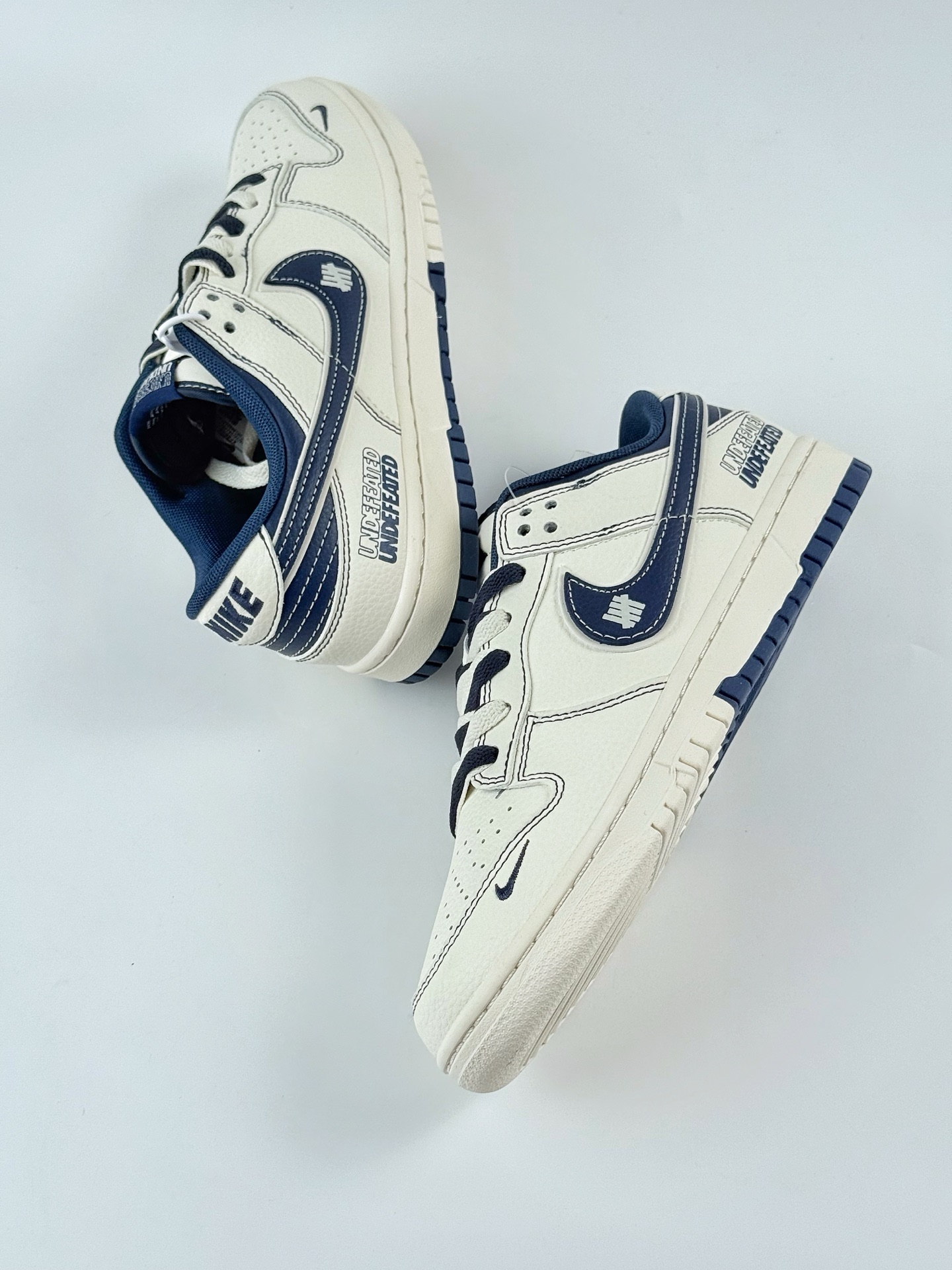 240 Nike SB Dunk Low x UNDEFEATED 白蓝小勾 XF8698-079