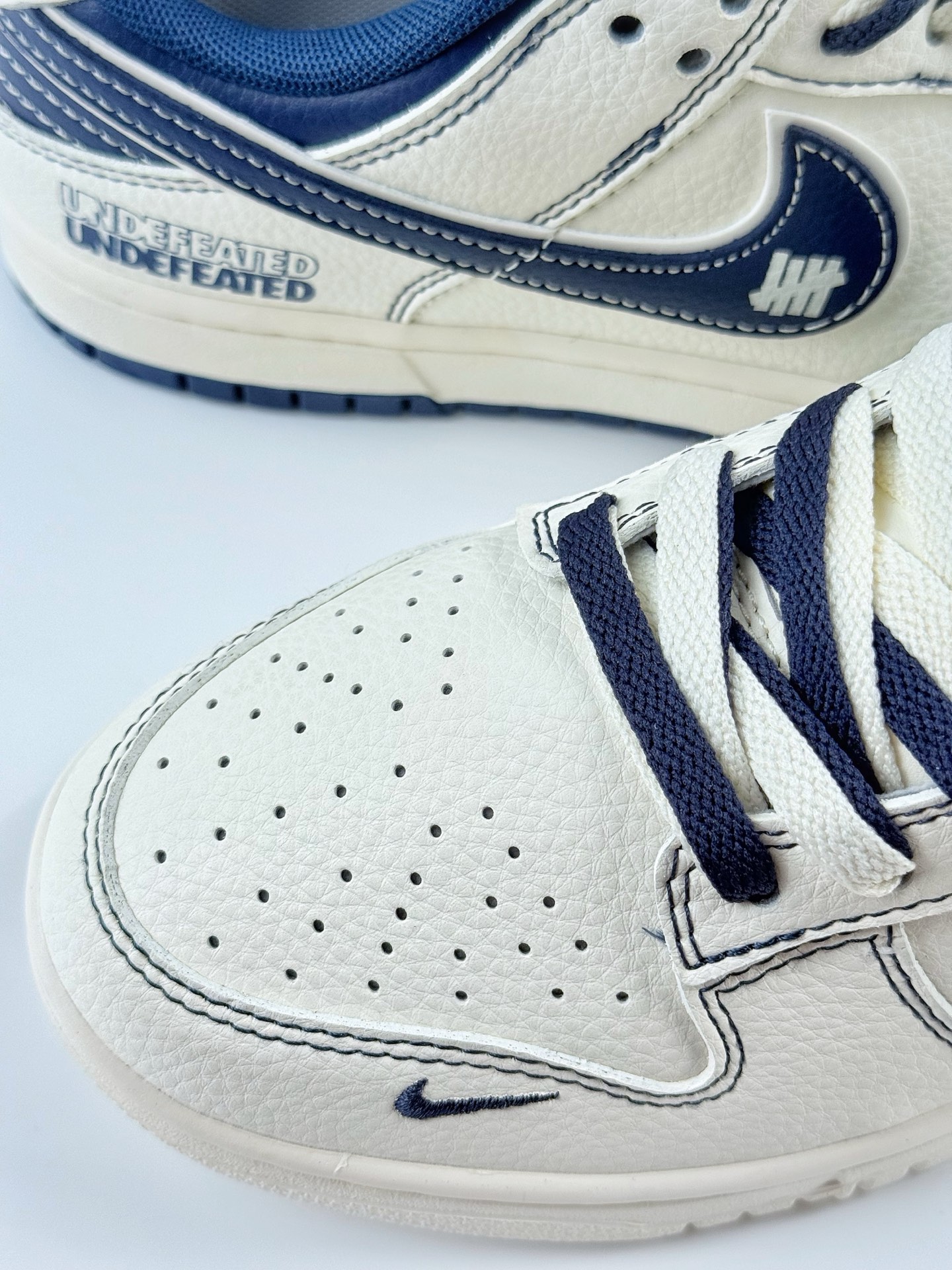 240 Nike SB Dunk Low x UNDEFEATED 白蓝小勾 XF8698-079