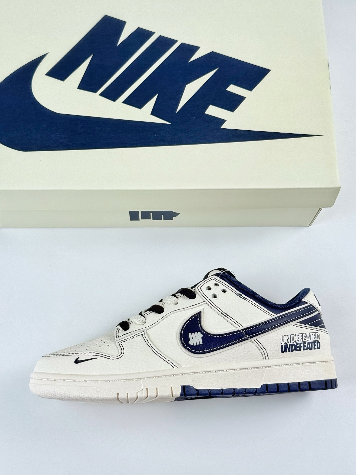 240 Nike SB Dunk Low x UNDEFEATED 白蓝小勾 XF8698-079