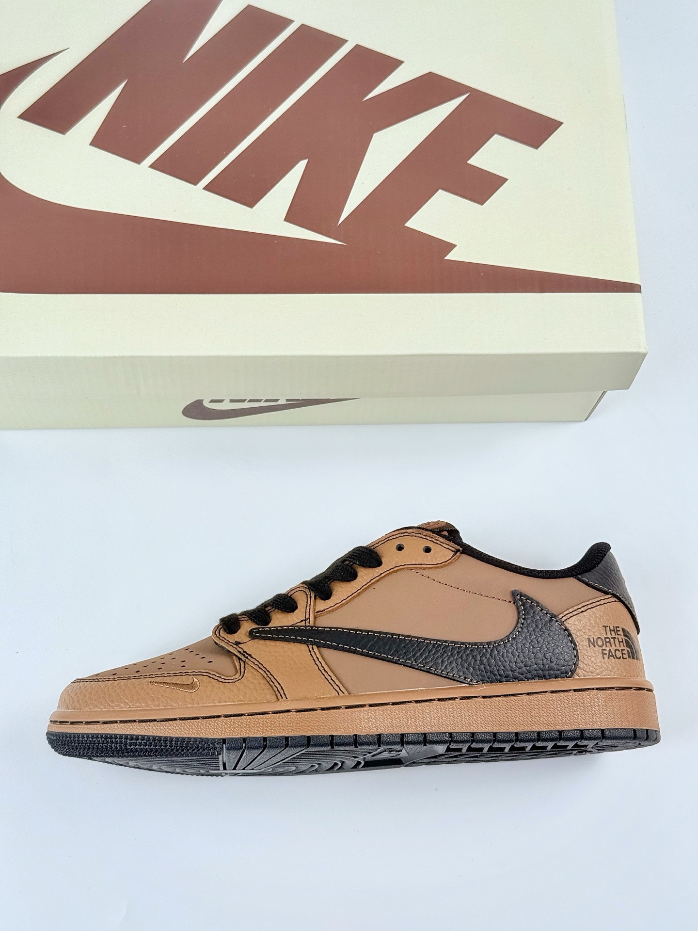 260 Travis Scott x Nike Air Jordan 1 Low x The North Face Air Jordan 1 Low 反转棕黑小钩倒钩 XZ5749-011