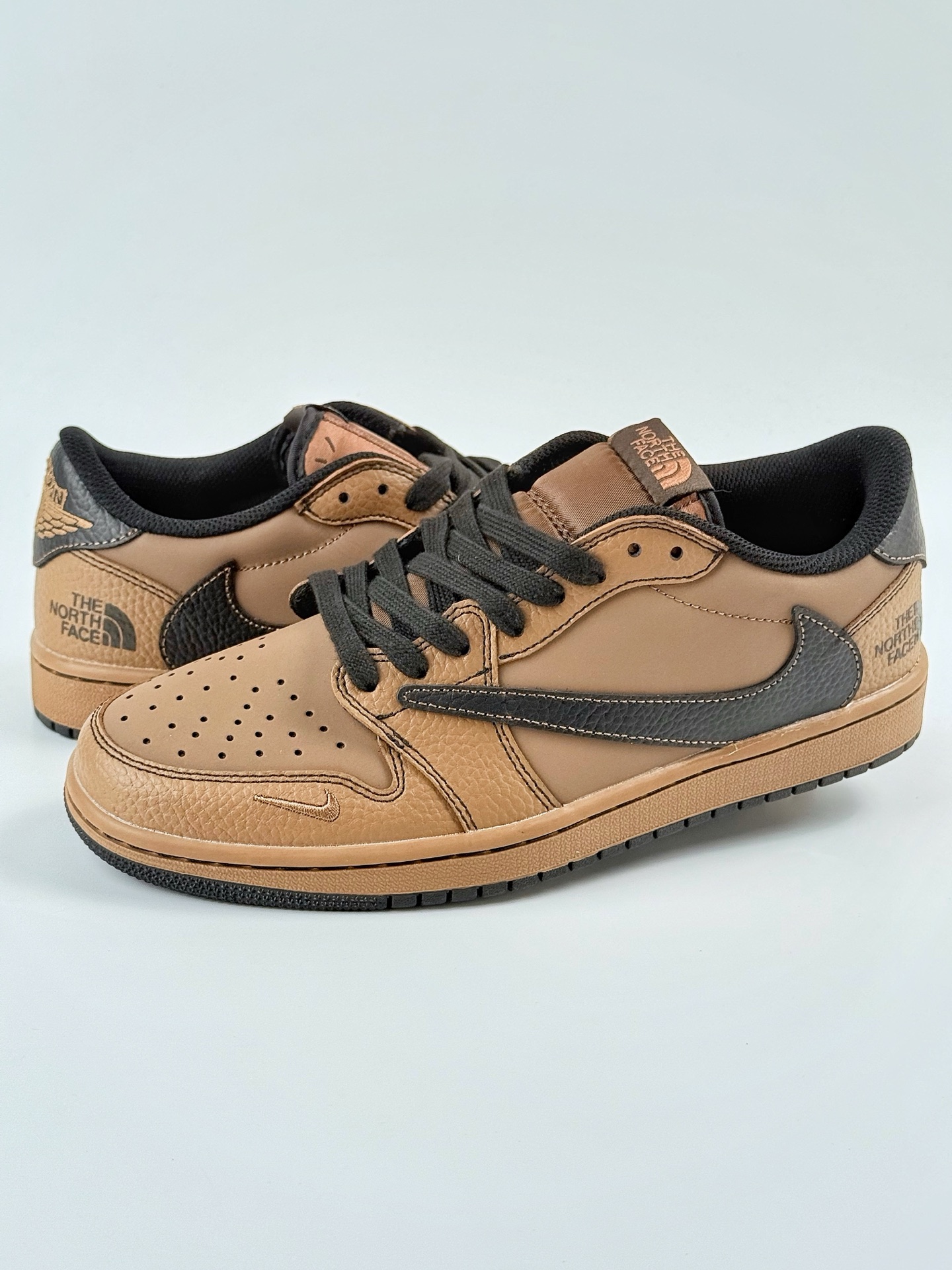 260 Travis Scott x Nike Air Jordan 1 Low x The North Face Air Jordan 1 Low 反转棕黑小钩倒钩 XZ5749-011
